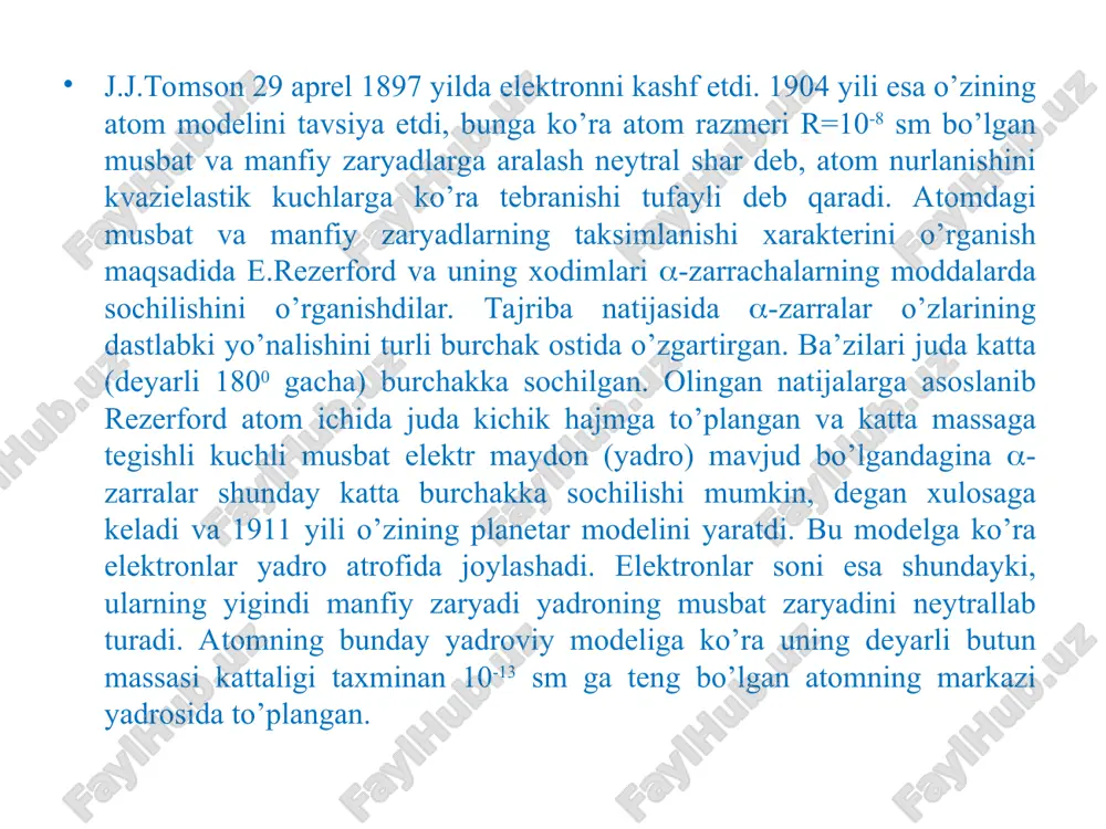planetar modelini yaratdi. bu modelga ko’ra elektronlar yadro atrofida joylashadi. elektronlar soni esa shundayki, ularning yigindi manfiy zaryadi yadroning musbat zaryadini neytrallab turadi. atomning bunday yadroviy modeliga ko’ra uning deyarli butun massasi kattaligi taxminan 10-13 sm ga teng bo’lgan atomning markazi yadrosida to’plangan. rezerford -zarralar sochilishini atom markaziy yadro zaryadi ze ni -zarraning zaryadi ze ni nuqtaviy deb, ular orasidagi o’zaro ta’sirlashuvni kulon qonuni ga boysunadi deb hisobladi, bunda r-zaryadlar orasidagi masofa. energiya va harakat miqdori momentining saqlanish qonuniga ko’ra sochilish uchun quyidagi formulani yaratdi (1) bu yerda: dn-sochilish nuqtasidan r-masofada d-jismoniy burchakka to’g’ri kelgan va  burchak ostida sochilgan -zarralar soni;  - -zarraning sochilishdan oldingi va keyingi yo’nalishi o’rtasidagi burchak; no-sochuvchi yaproqchaga tushayotgan dastadagi -zarralar soni; d-sochuvchi yaproqcha qalinligi; no-sochuvchi moddaning 1 sm3 dagi yadrolar soni; m, v-mos ravishda zarraning massasi va boshlang’ich tezligi. (1) formulada (2) tajribalar (2) formulaning to’g’ri ekanligini tasdikladi, ya’ni -zarralar moddadan o’tayotganda og’ir …