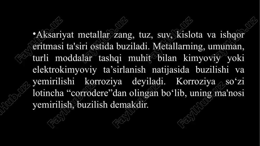 sababi metallar o‘z oksid va gidroksidlariga nisbatan beqaror bo‘lishidadir. korroziya mexanizmi galvanik element hosil bo‘lishidan iborat. shunday qilib, metallar elektroximiyaviy korroziyaga uchrashi ularning elektr toki hosil bo‘lishi bilan bog‘liqdir. metallar sof bo‘lmay, ularga ma'lum darajada boshqa metallar aralashgan bo‘ladi. metall buyumlar esa, ko‘pincha, metallar qotishmalaridan tayyorlanadi. shuning uchun metall yoki metall buyum elektrolit eritmasiga tushirilsa yoki nam muhit ichida qoldirilsa, galvanik elementlar hosil bo‘ladi. metallning o‘zi bir qutb bo‘lsa, undagi aralashma ikkinchi qutb bo‘ladi va shu metallning o‘zi qutblarni tutashtiruvchi o‘tkazgich vazifasini bajaradi. natijada galvanik elementlar ishlay boshlaydi. bu vaqtda yuqorida ko‘rib o‘tilganidek, elektromanfiyroq metall manfiy qutb bo‘lib, u eriydi, ya'ni yemiriladi. 1-rasmda kislota eritmasiga tushirilgan metallning korroziyalanish jarayoni tasvirlangan. anod qismida metall yemirilib, gidratlangan (mⁿ⁺ · nh₂o) holda eritmaga o‘tadi. undan ajralgan erkin elektron (e⁻) katod qismiga borib (bu rasmda katod vazifasini aralashma bajarmoqda), h⁺ ioniga birikadi. oqibatda vodorod atomlari, ulardan esa vodorod molekulalari hosil bo‘ladi.metall toza bo‘lganda ham …