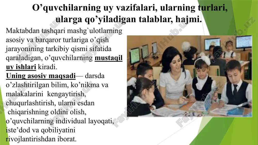 o'tkaziladigan ishlar uchun o'quvchilarga topshiriqlarni darslarda kursning barcha mavzulari bo'yicha o'quv yili davomida berib boriladi. o'quvchilarning o'quv-tajriba uchastkasidagi yozgi topshiriqlarning natijalari ham barcha sinflar bo'yicha kuzda o'tkaziladigan darslarda foydalaniladi. darsdan tashqari ishlar majburiydir va buning uchun o'quvchilar baho oladilar. sinfdan tashqari ishlar va ularning shakllari o’quvchilarning uy vazifalari, ularning turlari, ularga qo’yiladigan talablar, hajmi. sinfdan tashqari mashg'ulotlarning majburiy bo'lmagan, ko'ngillari shakllari; individual ishlar sinfdan tashqari o'qishlar yoki tabiatshunoslar to'garagining ish, ommaviy kechalar, ijtimoiy foydali mehnatlar keng qo'llaniladi. sinfdan tashqari ishlar o'quv materiali asosida unga bog'liq holda uyushtiriladi. biroq uning mazmunini takrorlamaydi, dastur doirasi bilan cheklanmaydi, ammo uni to'ldiradi. yosh tabiatshunoslar to'garagi biologiya darslarda namoyish qilish uchun kurs bo'yicha qulay va kerakli tajribalar qo'yib boradi. sinfdan tashqari o'qitilar, agar o'kuvchilarning o'qiganlari darslarda, ekskursiyalarda, darsdan va sinfdan tashqari mashg'ulotlarda joy olsa, ya'ni o'qitish jarayoniga uzviy kirsa, yaxshi beradi: o'quvchilar axborot va dokladlar bilan chiqadilar, o'qiganlari haqida maqolalar yozadilar. biologiyadan ekskursiyalar tashkil etish …