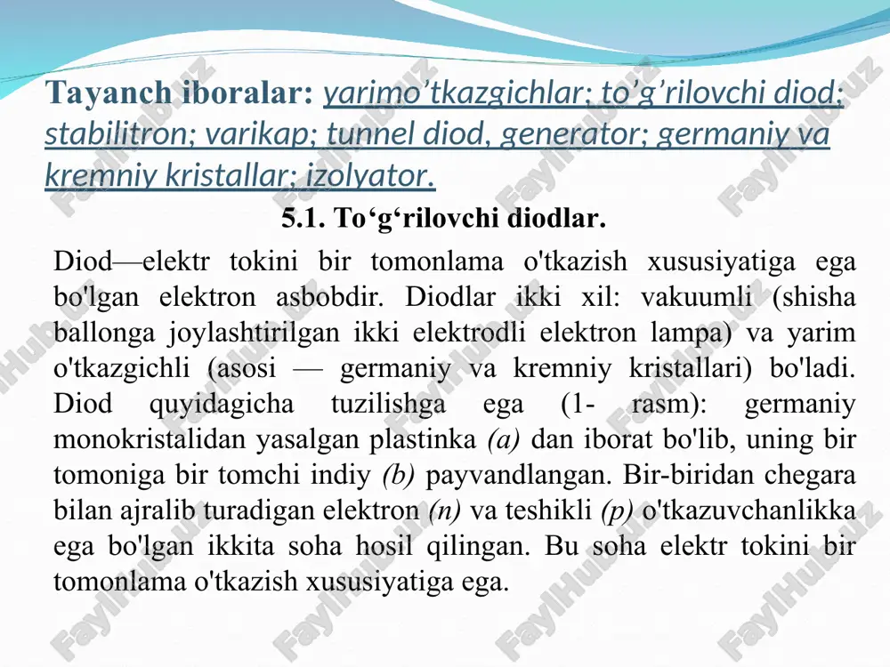 'tkazgich 2 esa musbat potensialga ega bo'ladi. elektron — teshikli o'tishga bevosita yopishib tur gan elektronli va teshikli yarim o'tkazgichlar sohalari orasida potensiallar ayirmasi hosil bo'ladi. binobarin, elektr maydon paydo bo'ladi. biror vaqt oralig'ida teshikli yarim o'tkazgichda qancha elektronlar qayta qo'shilsa, shu vaqt oralig'ida elekt­ronli yarim o'tkazgichdan teshikli yarim o'tkazgichga shuncha elektron o'tadi, shu vaqt oralig'ida elektronli yarim o'tkaz­gichda elektronlar bilan qancha teshiklar qayta qo'shilsa, shu vaqt oralig'ida teshikli yarim o'tkazgichdan elektronli yarim o'tkazgichga shuncha teshiklar o'tadi. natijada ma'lum kattalikdagi elektr maydon vujudga keladi. elektronli va teshikli yarim o'tkazgichlarning yondosh chegara yaqinida hosil bo'lgan qatlam 1 va 2da tok tashuvchilar (elektronlar elektronli yarim o'tkazgichlarda va teshiklar teshikli yarim o'tkazgichlarda) kamayganligini osongina tasawur qilish mumkin. yupqa qatlamning qarshiligi yarim o'tkazgichning qolgan hajmidagi qarshilikdan ancha katta bo'ladi. bu qatlam berkituvchi qatlam deb ataladi. shunday qilib, elektronli va teshikli yarim o'tkazgichlar kontaktida ularning yondosh chegarasida kontakt potensial­lar ayirmasi, shuningdek berkituvchi qatlam hosil bo'ladi. …