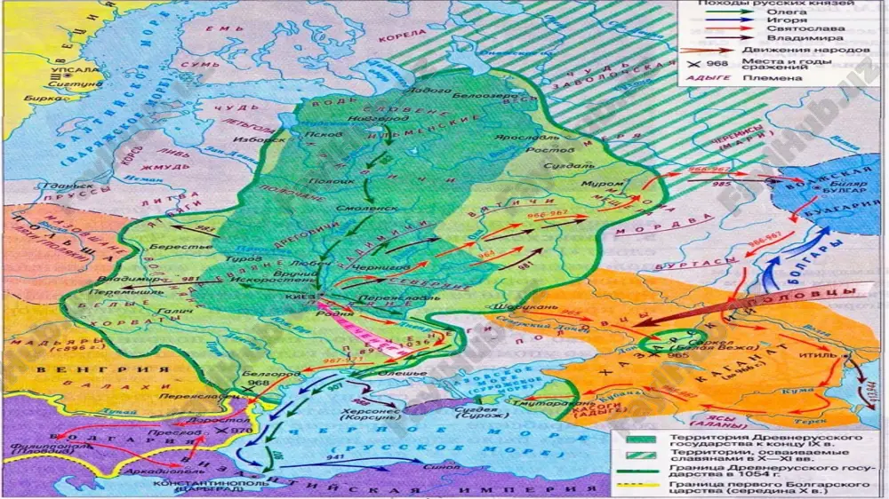 tinian 527—565 yillarda hukumronlik qildi. u atoqli ma'mur edi, qonun chiqaruvchi edi, u imperiyaning sharqiy chegaralarinigina emas, balki g’arbiy chegaralarining ham anchagina qismini tiklagan kishi edi. u o’zidan oldin o’tgan feodosiy sulolasi o’rniga kelgan yangi sulolaning vakili edi. uning amakisi imperator yustin i ba'zi ma'lumotlarga ko’ra, illiriyalik savodsiz bir dehqon bo’lib, harbiy xizmatda shuhrat qozonganda, armiya uni imperator qilib ko’targan ekan. u yustinianni o’ziga yordamchi qilib olgan, yustinian amakisining aksicha rim-vizantiya ta'limini juda yaxshi bilgan. vizantiya varvarlarning (germanlar, slavyanlar va boshqalarning) hujumini qaytarib, o’zi ularga qarshi hujumga o’tgan bir davrda yustinian imperatorlik qila boshladi. yustinian o’z oldiga imperiyaning ilgarigi g’arbiy chegaralarini tiklashni vazifa qilib qo’ydi. ilgarigi g’arbiy imperiya hududida yaqindagina vujudga kelgan varvar qirolliklarining tarqoq va kuchsizligidan foydalanib turib, yustinian o’z rejasini qisman amalga oshirishga muvaffaq bo’ldi. uning sarkardalari velizariy va narses shimoliy afrikadagi vandal qirolligini (534 y.), italiyadagi ostgot qirolligini (555 y.) va ispaniyaning janubiy qig’og’ini (betikann) bosib oldi. …