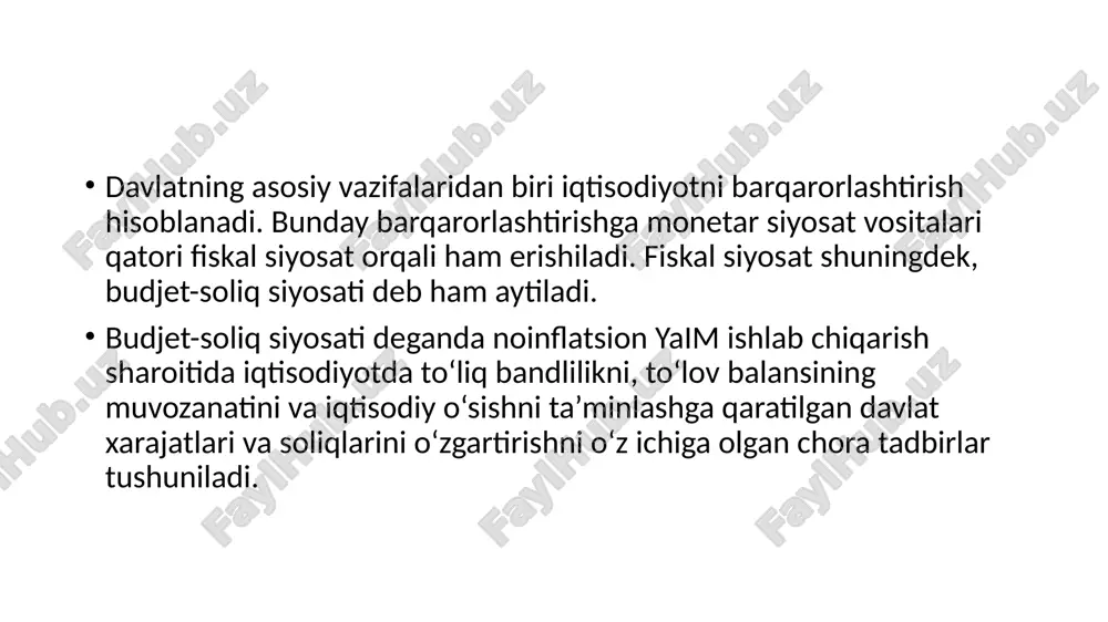 larini, jumladan, e.lindal, g.myurdallar byudjetga oid muammoni yangicha hal etishga majbur etdi. bu maktab vakillari “byudjetni siklik balanslashtirish”, ya’ni byudjet daromadlari va xarajatlarini iqtisodiy siklga moslashtirish nazariyasini taklif etdilar. bu nazariyaga muvofiq iqtisodiy tanazzul paytida vujudga kelgan byudjet defitsitini davlat iqtisodiy o’sishi davridagi ortiqchalar hisobidan qoplashi kerak. ana shu tavsiyanomalarga rioya etgan holda bir necha kapitalistik mamlakatlarning hukumatlari siklik tartibga solishning maxsus pul fondlarini yaratdilar. fiskal siyosat shuningdek, byudjet-soliq siyosati deb ham aytiladi. byudjet-soliq siyosati deganda noinflyasion yaim ishlab chiqarish sharoitida iqtisodiyotda to’liq bandlilikni, to’lov balansining muvozanatini va iqtisodiy o’sishni ta’minlashga qaratilgan davlat xarajatlari va soliqlarini o’zgartirishni o’z ichiga olgan chora tadbirlar tushuniladi. fiskal siyosat davlat moliyaviy siyosatining bir qismi bo’lib, hukumatning barcha imkoniyatlaridan kelib chiqqan holda soliq undirish va davlat byudjeti mablag’laridan samarali foydalanish bilan bog’liq masalalarni, shuningdek, real ijtimoiy masalalarni hal etish hamda ishbilarmonlik faolligini tartibga solishni taqozo etadi. fiskal siyosatda davlat xarajatlari va soliqlar iqtisodiyotni barqarorlashtirishga yo’naltirilgan, …