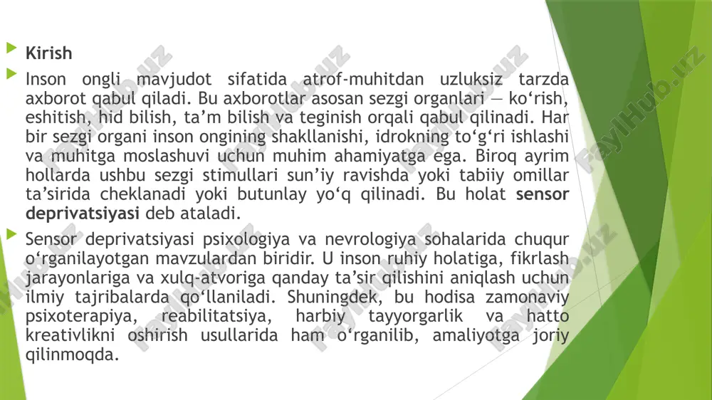 aqat ko‘rish yoki eshitish). to‘liq sensor deprivatsiya – barcha asosiy sezgi stimullari yo‘q qilinadi yoki cheklanadi. eng oddiy deprivatsiya asboblari, masalan, koʻzni toʻsuvchi narsa yoki maxsus koʻzoynak, quloqchinlar va eshitishga taʼsirini kamaytiradi yoki yoʻq qiladi, murakkabroq qurilmalar esa hid, taktil(teri tuyish), taʼm, retseptorlari va vestibulyar apparatlarni „oʻchirishi“ mumkin. sensor mahrumlik hozirgi tibbiyotda, yoga, meditatsiya, psixologik eksperimentlarda (masalan, hissiy mahrumlik kamerasi bilan), shuningdek, bdsm oʻyinlarida, qiynoq va jazolashda qoʻllanadi. hissiy mahrumlikning qisqa davrlari odamga tinchlantiruvchi taʼsir koʻrsatadi, ichki ongsiz tahlil jarayonlarini, maʼlumotni tizimlashtirish va saralashni, oʻzini oʻzi boshqarish va psixik holatni barqarorlashtirish jarayonlarini qoʻzgʻatadi, tashqi stimullardan uzoq vaqt mahrum boʻlish esa haddan tashqari tashvishga, beqarorlikka olib kelishi mumkin. shuningdek, gallyutsinatsiyalar, depressiya, diqqatni jamlay olmaslik va gʻayriijtimoiy xatti-harakatlar, bu keyinchalik travmadan keyingi stressga olib kelishi mumkin. sensor deprivatsiyaning shaxsga uning his-tuygʻulari orqali taʼsirining bu xususiyati majburiy tergov jarayonlarida keng qoʻllanilishini topdi (masalan, " beshta usul " yoki " kengaytirilgan soʻroq usullari "). …