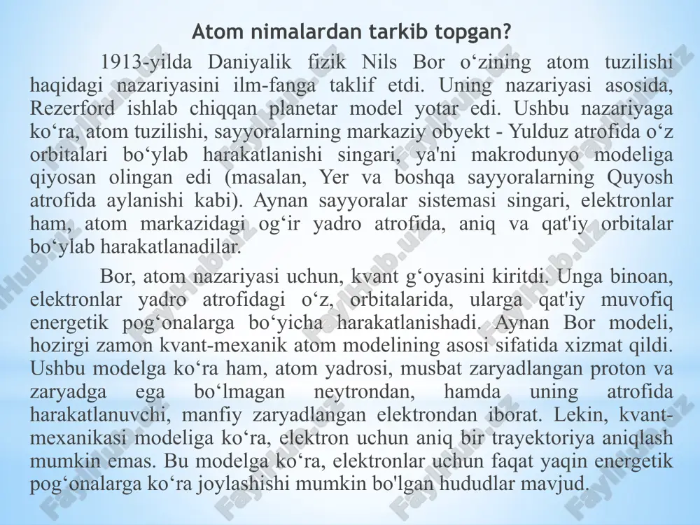 g mavjud emasligi, ushbu zarrachalarning elektromagnit maydonga nisbatan hech qanday ta'sirlanishga kirishmaganligi bilan isbotlandi. atom yadrosining o‘zi, og‘ir zarrachalar - proton va neytronlardan iborat. ushbu zarrachalarning har biri, elektronlardan deyarli ikki ming marta og‘irroq. ular ikkalasi o‘lchamlariga ko‘ra ham o‘zaro o‘xshash, faqat aytib o‘tilganidek, protonlar musbat zaryadga ega bo‘lgani holda, neytronlarning umuman hech qanday zaryadi bo‘lmaydi. atomning o‘lchamlari, uning yadrosining o‘lchamlaridan bir necha barobar katta bo‘lib, agar atomni futbol maydoni o‘lchamlari kabi o‘lchamda tasavvur qilsak, unda, yadro, ushbu futbol maydoni qoq markaziga joylashtirilgan tennis koptogi singari o‘lchamda namoyon bo'ladi. tabiatda, o‘lchamlari, massasi va boshqa xossalariga ko‘ra farqlanuvchi ko‘p sonli atomlar mavjud. bir turdagi atomlarning jamlanmasi, kimyoviy element deb ataladi. hozirgi kunda, kimyoviy elementlarning 117 xili fanga ma'lum. ularning atomlari, massasi, o‘lchamlari va tuzilishiga ko‘ra o‘zaro farq qilishadi. atomlar ichidagi elektronlar. manfiy zaryadlangan elektronlar, yadro atrofida, o‘ziga xos bulut hosil qilgan tarzda harakatlanadi. massasi ancha katta bo'lgan yadro, elektronlarni o‘ziga tortib …