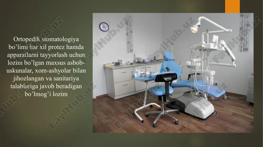 ach uchun toza sochiq osilgan bo’lishi kerak. kursining bir tomonida tufdon, ikkinchi tomonida esa bor mashina turadi. kursining o’ng, orqa tarafida vrachga halaqit bermaydigan oraliqda kichkina stolcha turadi. stolchada quyidagi narsalar bo’ladi: orqa tomonida har extimolga qarshi og’zi yopiladigan kichkina shishalarda yod, qoplamalar ichini tozalash uchun vodorod peroksid, qaynatib sterilizatsiya qilib bo’lmaydigan buyumlarni artish uchun va boshqa maqsadlar uchun spirt, qoplamalarni vaqtinchalik mahkamlab yuborish uchun suniy dentin, qolip olinganda uning oson chiqishi uchun tabiiy tishlarga surtiladigan yoki sementlangan qoplama va tishlarning tagiga sement qotguncha so’lak kirmasligi uchun qoplamaning milkga tegib turuvchi qismiga va qisman milkga surtib qo’yiladigan vazelin, stakanda paxta yostiqchalari, shisha qutichada har xil tosh, disk, frez va borlar, qog’oz qutichada kichik qilib qirqib qo’yilgan mayda qumli jilvir va qora xitoy qog’ozlari. stomatologiya xonalarida pollarga linoleum to’shalgan bo’lishi va yoriqlar bo’lmasligi kerak. ortoped stomatology xonasida tish protezlarini klinik tayyorlash bosqichlari amalga oshiriladi. tish protezi xonasining bir chetida 2-3 tokchali …