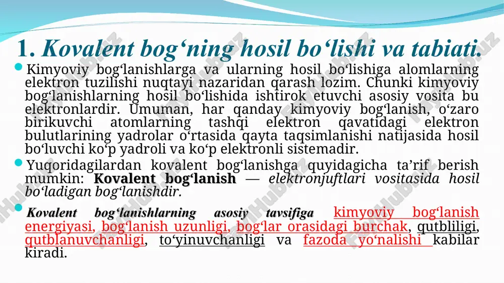 ini barqaror dublet yoki oktet holatga yetkazishga intiladi. bu qanday amalga oshishini tushuntirishga kelganda, kossel va lyuis nazariyalaridagi farq ko‘rinadi. kossel elementlar barqaror qavat hosil qilish uchun elektron qabul qiladi yoki chiqaradi deb qaraydi. lyuis nazariyasiga ko‘ra. barqaror elektron qavat valent elektronlarning umumlashuvi natijasida hosil bo‘ladi. masalan, vodorod atomlaridan vodorodmolekulalarining hosil bo‘lishida har bir atom bittadan elektronni «o‘rtaga» qo‘yadi: hosil bo‘lgan elektron jufti har ikkala atom uchun ham umumiy bo‘lib, geliy atominiki singari barqaror dublet qavat hosil bo‘ladi. sirtqi qavatida bittadan ortiq elektron bo‘lgan atomlar o‘zaro birikkanda esa elektron juftning umumlashuvi natijasida har qaysi atomning sirtqi qavat elektronlari geliydan boshqa inert gazlarnikidek sakkiztaga yetadi. shuning uchun ham hosil bo‘ladigan molekula inert gazlar kabi barqaror bo`ladi. umumiy juftlar soni ikkita va undan ortiq bo‘lishi ham mumkin. nega elektronlar juftlashadi? chunki bunda ikkita atom o‘rtasida manfiy zaryad miqdori ortadi. yadrolarning unga tortilishi kuchayadi; bu tipdagi kimyoviy bog‘ kovalent, goho gomeopolyar bog‘ deyiladi. …