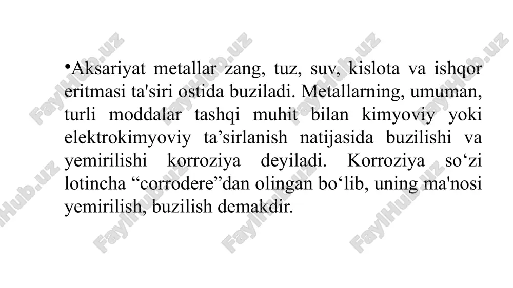 sababi metallar o‘z oksid va gidroksidlariga nisbatan beqaror bo‘lishidadir. korroziya mexanizmi galvanik element hosil bo‘lishidan iborat. shunday qilib, metallar elektroximiyaviy korroziyaga uchrashi ularning elektr toki hosil bo‘lishi bilan bog‘liqdir. metallar sof bo‘lmay, ularga ma'lum darajada boshqa metallar aralashgan bo‘ladi. metall buyumlar esa, ko‘pincha, metallar qotishmalaridan tayyorlanadi. shuning uchun metall yoki metall buyum elektrolit eritmasiga tushirilsa yoki nam muhit ichida qoldirilsa, galvanik elementlar hosil bo‘ladi. metallning o‘zi bir qutb bo‘lsa, undagi aralashma ikkinchi qutb bo‘ladi va shu metallning o‘zi qutblarni tutashtiruvchi o‘tkazgich vazifasini bajaradi. natijada galvanik elementlar ishlay boshlaydi. bu vaqtda yuqorida ko‘rib o‘tilganidek, elektromanfiyroq metall manfiy qutb bo‘lib, u eriydi, ya'ni yemiriladi. 1-rasmda kislota eritmasiga tushirilgan metallning korroziyalanish jarayoni tasvirlangan. anod qismida metall yemirilib, gidratlangan (mⁿ⁺ · nh₂o) holda eritmaga o‘tadi. undan ajralgan erkin elektron (e⁻) katod qismiga borib (bu rasmda katod vazifasini aralashma bajarmoqda), h⁺ ioniga birikadi. oqibatda vodorod atomlari, ulardan esa vodorod molekulalari hosil bo‘ladi.metall toza bo‘lganda ham …