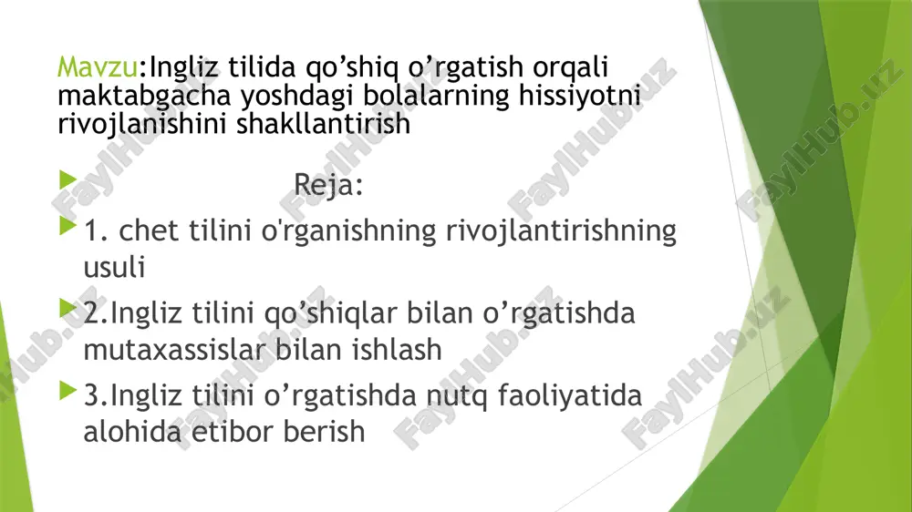a oladi: •fonetik nuqtai nazardan to'g‘ri takrorlash qobiliyati inglizcha so'zlar o'qituvchi, ona tili yoki ma'ruzachining orqasida, ya'ni eshitish diqqatini, fonetik eshitish va to'g‘ri talaffuzni bosqichma-bosqich shakllantirish; •inglizcha so'z boyligini o'zlashtirish, birlashtirish va faollashtirish; •ma'lum miqdordagi sodda grammatik tuzilmalarni o'zlashtirish, izchil bayon tuzish. o'yin faoliyatiga ishonish qobiliyati chet tilida nutq uchun tabiiy turtki berishga, hatto eng oddiy iboralarni ham qiziqarli va mazmunli qilishga imkon beradi. chet tilini o'qitishda o'ynash ta'lim faoliyatiga zid emas, balki u bilan organik ravishda bog‘liqdir. to'g‘ridan-to'g‘ri ta'lim faoliyatidagi o'yinlar epizodik va yakka bo'lmasligi kerak. tilni o'rganish jarayonida boshqa tadbirlarni birlashtiradigan va talqin va tadqiqotlar respublika ilmiy-uslubiy jurnali №5 40 birlashtiradigan uchidan uchigacha o'yin texnikasi zarur. o'yin metodikasi xayoliy vaziyatni yaratishga va bola yoki o'qituvchi tomonidan ma'lum bir rolni qabul qilishga asoslangan. jarayon zerikarli bo'lmasligi kerak va bolalar o'zlari bilimga intilishlari kerak. bolalar aniq o'ylashadi, hamma narsani so'zma-so'z qabul qiladilar, gapirishadi oddiy jumlalar… agar o'qituvchi nimanidir tushuntirsa, u …