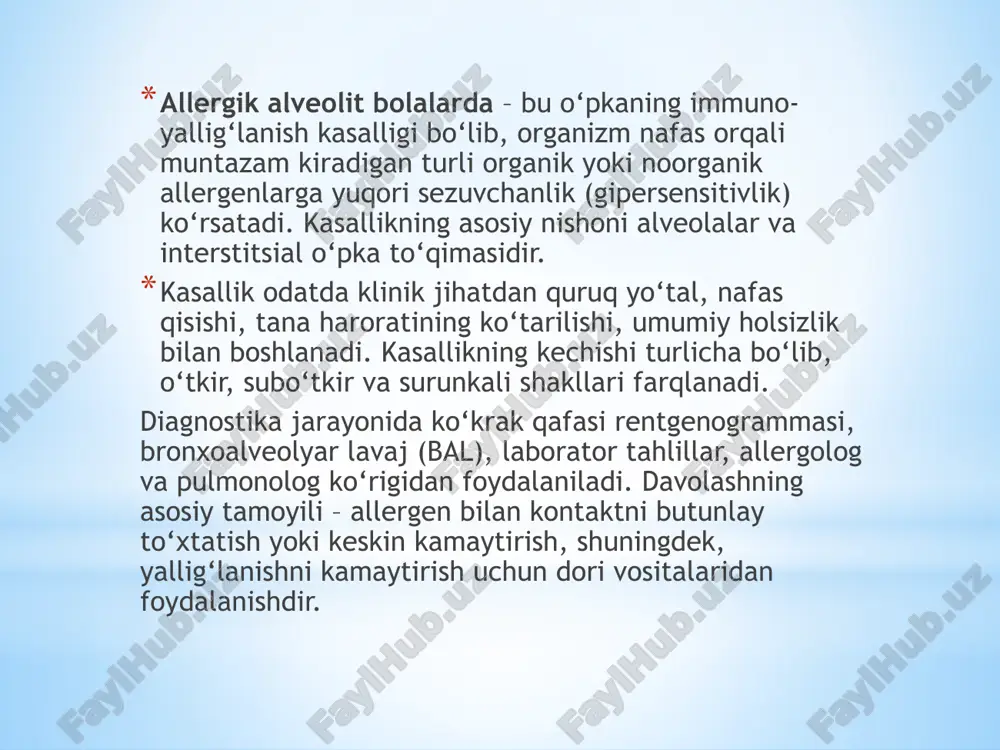 da nafas yo‘llariga tushadi. patogenez allergik alveolit rivojlanishi uchun ikki asosiy shart bo‘lishi kerak: allergennning yetarlicha katta dozada va takroriy inhalyatsiyasi (nafas orqali tushishi). bola organizmining unga sezuvchanligi (irsiy va immunologik omillar). immun mexanizmlari kasallik rivojlanishi gel–kumbs tasnifidagi iii va iv turdagi gipersensitivlik reaksiyalari bilan bog‘liq: iii-tur (immunokompleksli reaksiyalar): nafas orqali kirgan antigenlarga qarshi igm va igg antitanachalar ishlab chiqiladi. ular allergenlar bilan birikib immunokomplekslar hosil qiladi. bu komplekslar alveol devorlariga cho‘kadi, komplement tizimi faollashadi, natijada o‘tkir yallig‘lanish rivojlanadi. iv-tur (kechikkan turdagi hujayraviy immun javob): allergenga qarshi t-limfotsitlar faollashadi, ular ko‘plab sitokinlar ajratadi. sitokinlar makrofaglarni chaqiradi, interstitsial to‘qimalarda yallig‘lanish jarayoni kuchayadi, fibroblastlar faollashib fibroz jarayon boshlanishi mumkin. natijasi avvaliga alveol devorlarida yallig‘lanish (alveolit) yuzaga keladi. agar kontakt davom etsa, bu jarayon asta-sekin interstitsial fibrozga o‘tadi, alveol devorlari qalinlashadi, o‘pka elastikligi kamayadi. uzoq davom etganda surunkali interstitsial o‘pka kasalliklari (masalan, pnevmoskleroz)ga olib kelishi mumkin. belgilari (klinika) bolalarda allergik alveolit odatda uch …