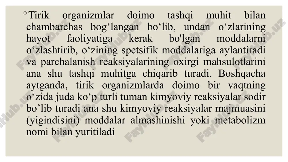 ssimilyatsiya jarayoni organizmning o‘sishi, rivojlanishi, yangilanib turishi va energiya manbayi sifatida foydalanadigan moddalarni jam g‘arishni ta’minlaydi. dissimilyatsiya - moddalar almashinuvining qarama-qarshi tomoni. murakkab organik birikmalaming parchalanishi, ya'ni oqsillar, nuklein kislotalar, yogmar, uglevodlar (shu jumladan, organizmga oziqa tarkibida kirayotganjni oddiy moddalarga aylantirish va tashqi muhitga chiqarish jarayonidir. barcha organizmlarda dissimilyatsiyaning asosiy oxirgi mahsulotlari - suv, karbonat angidrid (c 02), ammiak (siydikchil) hisoblanadi. assimilyatsiya va dissimilyatsiyani ikkita o‘ziga mustaqi! jarayonlar deb qarash mumkin emas. bu o‘sha bitta jarayonning birbiridan ajratib bo‘lmaydigan, o‘zaro chambarchas bogmangan ikkita tomonidir. masalan, assimilyatsiyaga oid bomgan organizm uchun spetsifik moddalarni sintezlash tashqaridan energiya sarflashni talab qiladi, organizm bu energiyani biologik oksidlanish jarayonidan, ya’ni dissimilyatsiya jarayonidan oladi. odam organizmida assimilyatsiya va dissimilyatsiya jarayonlarining o‘zaro nisbati va ularning borish tezligi bir qator tashqi va uchki omillarga: odamning yoshi. muskullaming faolligi, ovqatlarning sifati va miqdori, o'rab oigan muhitning va organizmning o‘zini harorati (masalan, kasal bo’lganda) va boshqa ko‘p omillarga bog’liq bo’ladi. …