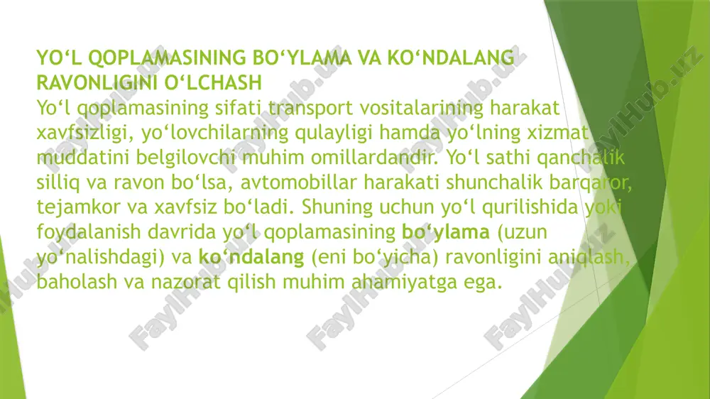 f usuli. profilograf — yo‘l sathi notekisliklarini avtomatik qayd etuvchi maxsus o‘lchov asbobidir. u avtomobil shassisiga o‘rnatilib, yo‘l bo‘ylab harakatlanadi va yo‘lning bo‘ylama profili bo‘yicha ma’lumotlarni yozib boradi. natijada yo‘lning silliqlik darajasi grafigi olinadi. inertsiya turidagi o‘lchagichlar (iri — international roughness index). iri ko‘rsatkichi — xalqaro miqyosda qabul qilingan yo‘l sathi silliqligini baholovchi indeksdir. u yo‘lning 1 kilometr uzunligiga to‘g‘ri keladigan tebranishlar miqdorini millimetrda ifodalaydi. iri qiymati qancha kichik bo‘lsa, yo‘l shunchalik silliq hisoblanadi. bo‘ylama ravonlikni o‘lchash orqali yo‘lning foydalanish holati, qurilish sifati va ta’mirga ehtiyoj darajasi aniqlanadi. ko‘ndalang ravonlikni o‘lchash ko‘ndalang ravonlik yo‘l yuzasining eni bo‘yicha tekislik darajasini bildiradi. bu ko‘rsatkich yo‘lning drenaj (suv oqib chiqish) tizimini, harakat xavfsizligini va avtomobilning barqarorligini ta’minlashda muhimdir. agar yo‘l sathi ko‘ndalang ravonlikka ega bo‘lmasa, yomg‘ir suvi yo‘l yuzasida to‘planadi, bu esa sirpanish xavfini oshiradi. ko‘ndalang ravonlikni o‘lchashda quyidagi usullar qo‘llaniladi: nivo (nivellir) yoki lazerli o‘lchov asboblari. niveller yordamida yo‘l sathining ikki cheti …