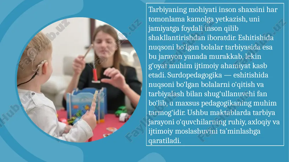 6 tarbiyaning asosiy vazifalari o‘quvchilarda axloqiy fazilatlarni shakllantirish; ijtimoiy hayotga moslashuvni o‘rgatish; mustaqil fikrlash va muloqot madaniyatini rivojlantirish; mehnatga, san’atga va bilim olishga qiziqishni kuchaytirish; ruhiy-irodaviy sifatlarni mustahkamlash; nutqni rivojlantirish orqali ijtimoiy faollikni oshirish. tarbiyada qo‘llaniladigan metodlar 7 ko‘rgazmali-uslubiy yondashuv; og‘zaki va imo-ishorali muloqot usullari; o‘yin, mehnat, san’at orqali tarbiya; rag‘batlantirish va qo‘llab-quvvatlash; guruhli va individual ish metodlari; rivojlantiruvchi muhit yaratish. 8 axloqiy tarbiya — insonning ichki madaniyatini shakllantiradi. eshitishida nuqsoni bo‘lgan bolalarda bu jarayon amaliy misollar, ko‘rgazmali holatlar, imo-ishora orqali ifodalanadigan his-tuyg‘ular yordamida olib boriladi. tarbiyachi o‘quvchilarga yaxshilik, adolat, halollik, do‘stlik, sabr-toqat kabi qadriyatlarni hayotiy misollar asosida singdiradi. 9 9 mehnat tarbiyasi bu bolalarning o‘z kuchlariga ishonchini oshiradi. oddiy uy-ro‘zg‘or ishlari, qo‘l mehnati, rasm, tikuvchilik, bog‘dorchilik kabi faoliyatlar orqali bolalar foydali mehnatga o‘rgatiladi. bu jarayon ularning ijtimoiy mustaqilligini ta’minlashda muhim omil hisoblanadi. eshitishida nuqsoni bo‘lgan bolalarda estetik didni shakllantirish, san’at asarlarini ko‘rish, tasviriy san’at, raqs, teatr, rang va shakllar …