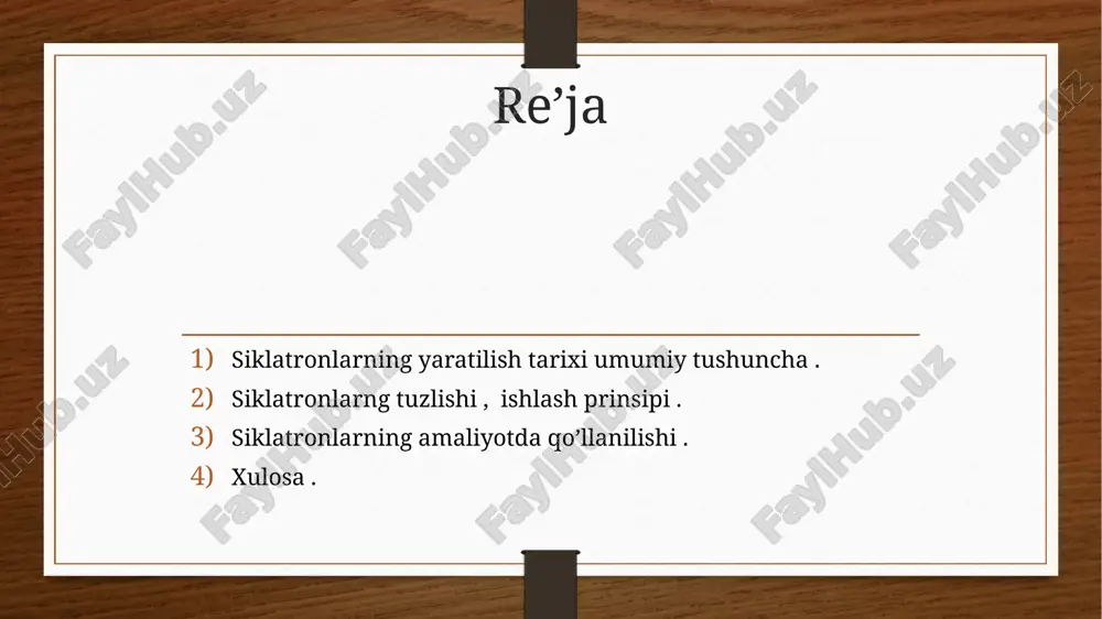 va natijada radioaktiv izotoplar hosil bo‘ladi.siklatron radioizotoplarining afzalliki shundaki u saraton o’simtalarini aniqlashda yuqori aniqlikga , bemorga kamroq nurlanish dozasi , nishonli davolash imkoniyati ya’ni izotop faqat o’simta hujayralariga ta’sir qilishidadir . siklatronlar zamonaiy yadro tibbiyotining muhim qismidir . ular samarali va xavfsiz radiofarmasevtik dorilarni ishlab chiqarishga imkon beradi , bu esa kassaliklarni aniq tashxislashda va davolashimkoniyatlarni yaratadi. sinxrosiklatronning yaratilish tarixi hamda umumiy tushuncha. 1946 - yilda edwin mcmillan hamda ernest lawrence tomonidan michigan berkley universitetida eng birinchi ischi modeli yaratildi . klassik siklatornning takommilashtirilgani shakli (modifikatsiyasi). maydon chastotasi zarrachaning chastotasi bilan mos ravishda kamayib boradi sinxronlashtirish maqsadida . eng birinchi ishchi modeli protonlarni 660mev gacha tezlashtira olgan. klassik siklatrondan farqli o'laroq faqat bittagina elektrod(duant) ega klassik siklotronda bo‘lgani kabi dee'lar orasida tor bo‘shliq bo‘lishi shart emas, chunki katta tezlanish hosil qilish uchun kuchli elektr maydonlari talab etilmaydi. shuning uchun ikki dee o‘rniga faqat bitta dee yetarli bo‘ladi, osillatsiyalanuvchi kuchlanish …