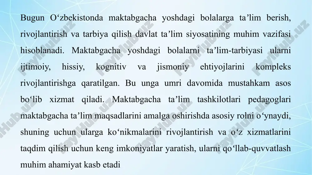 turining rivojlanishi quyidagicha bo‘ladi: avval kattalar bilan hamkorlikdagi, so‘ng tengdoshlari bilan birgalikdagi faoliyat amalga oshiriladi va nihoyat bolaning mustaqil faoliyati amalga oshiriladi”. bolaning rivojlanishini ta’minlashga qaratilgan markazlar faoliyati nafaqat bolani mustaqil hayotga tayyorlaydi balki bugungi kunni samarali o‘tishi, o‘sish va rivojlanish jarayoni tabiiy holda kechishi uchun zarur shart-sharoitlar yaratishni ko‘zda tutadi. buyuk olimlar jan piaje, erikson, l.s.vigotskiy nazariyalari bo‘yicha bolani o‘rab turgan rivojlanish muhitni faollik markazlariga bo‘lishni tavsiya etadi. buning uchun guruhdagi barcha materiallar va jihozlar sohalar bo‘yicha tartibga solinishi lozim. bu bolalar o‘yinlari va ishlarining yanada qulay uyushtirilishiga yordam beradi. bu sohalar faollik markazlari deb ataladi. bugungi kunda rivojlanish markazlar deb yuritilmoqda. shaxsga yo‘naltirilgan yondashuv asosida ta’lim jarayonini tashkil etishda pedagog quyidagilarni bajarishi lozim: ● bolalarning yoshi, qiziqish va imkoniyatlarini inobatga olish; ● ta’lim jarayonini hamkorlikdagi o‘yin, izlanish faoliyati shaklida tashkil etish; ● bolaning birgalikdagi faoliyatiga oid har qanday so‘roviga javob va yordam berish; ● birgalikdagi tashkillashtirilgan ta’lim faoliyati …