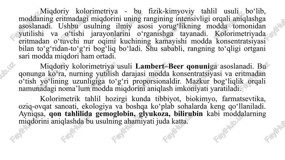 i tanlab o‘tkazadi. o‘lchov natijasi absorbsiya yoki optik zichlik sifatida ifodalanadi. keyinchalik bu qiymatlar yordamida eritmadagi modda konsentratsiyasi hisoblab chiqiladi. kolorimetriya hozirgi zamon ilm-fanida eng sodda, tez va ishonchli usullardan biri sifatida tan olingan. miqdoriy kolorimetriya usulining ishlash prinsipi yorug‘likning eritmadan o‘tishida sodir bo‘ladigan fizik hodisalarga asoslanadi. agar eritma tarkibida rang hosil qiluvchi modda bo‘lsa, unga yo‘naltirilgan yorug‘likning ma’lum bir qismi modda tomonidan yutiladi, qolgan qismi esa o‘tadi. shu yutilgan yorug‘lik miqdori modda kontsentratsiyasiga to‘g‘ridan-to‘g‘ri proporsional bo‘ladi. bu jarayon lambert–beer qonuni bilan izohlanadi. ushbu qonunga ko‘ra, eritmadan o‘tuvchi yorug‘likning intensivligi modda kontsentratsiyasi (c) va nurning o‘tish yo‘li uzunligi (l) ga bog‘liq. matematik ko‘rinishda bu quyidagicha ifodalanadi: a = ε · c · l, bu yerda: a - absorbsiya (yutilgan yorug‘lik miqdori), ε - moddaning yutilish koeffitsienti, c - eritmadagi modda konsentratsiyasi, l - yorug‘lik o‘tgan yo‘l uzunligi. demak, eritma qanchalik to‘q rangda bo‘lsa, u shunchalik ko‘p yorug‘likni yutadi va absorbsiya …