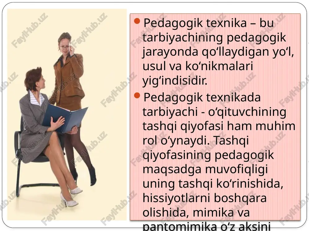 ukammal egallagan bo‘lishi lozim. nutq texnikasi o‘z ichiga quyidagilarni oladi: 1 nafas olish texnikasi. 2 ovoz texnikasi. 3 diksiya. 4 ritmika. diksiya diksiya – bu so‘zlar, bo‘g‘inlar va tovushlarni aniq, burro, ravshan talaffuz qilish demakdir. diksiya nutq apparatining inteksiv ishlashiga bog‘liq. bunda lab, til, tish, qattiq va yumshoq tanglay, osilchoq tilcha, xiqildoq, jag‘lar faol ishtirok etadi. buning uchun ularni hamma vaqt mashq qildirib borish lozim. hozirgi kunda artikulyasion apparatni ham takomillashtiruvchi maxsus mashqlar tizimi ishlab chiqilgan ritmika ritmika – bu so‘zni aytilishining tezligi va davomiyligi bo‘lib hisoblanadi. nutqning tezligi pedagogning individual xususiyatiga, nutq mazmuni va muloqot sharoitiga bog‘liqdir. nutq eng tez bo‘lganda bir daqiqada /minutda/ 110-120 so‘zni aytish mumkin. inglizlarda bu raqam 120-150 ga tengdir. tajribalar shuni ko‘rsatadiki, v-vi sinfda o‘qituvchi bir daqiqada 60, ix sinfda 75 tadan ortiq so‘z ishlatmasligi lozim. bolalar bog‘chasida esa bu raqam 35-40 ni tashkil qilishi kerak. pedagogik nutqning asosiy sifatlari: sofligi to’g’riligi aniqligi mantiqiyligi …