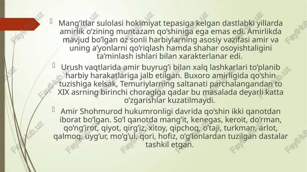 bundan tashqari, qo’ng’irotliklar tug’ini qutlimurodbiy sarkardaligidagi 600 qo’ng’irotliq navkarlar, qoraqalpoqlar tug’ini to’ra va solih otaliq sarkardalar boshliq 2 ming navkar, yovmutlar tug’ini ahmatulloh yasovulboshi sarkardaligida, 2 ming otliq yimralilar tug’ini xudoyor sarkardaligida 2 ming otliq, chavdirlar tug’ini muhammad murodbiy sarkardaligida ming otliq, sakirlar tug’ini erniyoz mahram sarkardaligida, 6 ming otliq, tuyachi tug’ini ollosh biy o’g’li olloyorbek sarkardaligida 650 ming nafar, mang’it tug’ini bekmanbiy sarkardaligida 300 otliq, qipchoqlar tug’ini xo’ja niyozbiy sarkardaligida 300 otliq va hokazo shunga o’xshash – 25 guruh tug’i ko’tarib borilgan. demak, xix asrning boshlariga qadar xonliklarda qo’shin tuzishda urug’ – qabilachilik an’analari etakchilik qilib kelgan. mang’itlar sulolasi hukumronligida amir haydar hukumronligi davriga (1800 – 1826) kelib dastlabki tub o’zgarishlar ro’y berib, ya’ni ma’lum ma’noda muntazam armiya tashkil etildi, deyishga asos bor. biroq, ba’zi tarixchilar bu fikrga to’la qo’shilmaydilar. tadqiqotchi b. ismoilova buxoro amirligida armiya va harbiy ishlarni tashkillashtirishni ikki bosqichga bo’ldi va i bosqichni xix asr boshlaridan …