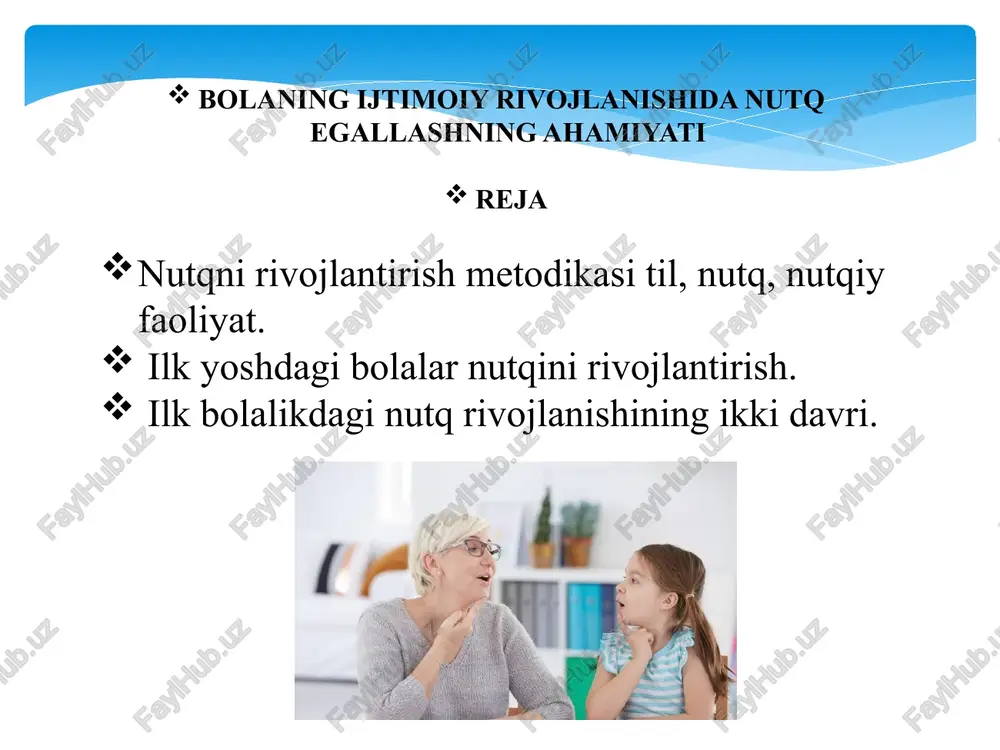 kattalarning harakatlarini boshqarishni o‘rganadi. bu hol unda nutqning hali mavjud emasligidan qat’i nazar, ro‘y beradi. uning ixtiyorida faqat ovoz munosabatlari va imo-ishoralargina mavjud. dastlabki so‘zlar emotsional ifodaliligi, vaziyatga mosligi va kommunikativ yo‘naltirilganligi bilan ajralib turadi. bunday nutq avtonom yoki vaziyatga oid nutq deb ataladi, u faqat bola atrofidagi muhit bilan yaxshi tanish bo‘lgan yaqinlarigagina tushunarlidir. so‘zni dastlabki tushunish muayyan vaziyatni qabul qilish bilan uyg‘unlashgandir. ilk so‘zlar muayyan narsalarga taalluqli bo‘lib, umumlashtiruvchi xususiyatga ega emas (soat deganda faqat devorda osilib turadigan soatlar tushuniladi). so‘z bola xulqining umumiy ko‘rinishidan joy oladi va u imo-ishora, qo‘l harakatlari, qarash-nigohlar, ifodali vositalar bilan birgalikda bir so‘zli fikrni bildirishga olib keladi («xayr», «ber», «ol»). bir yoshdan uch yoshgacha bo‘lgan davrda bola rivojlanishiga oid ijtimoiy vaziyat sezilarli darajada o‘zgaradi. o‘z yaqinlari bo‘lmish kattalar bilan birgalikda bolaning muloqot doirasiga birinchi navbatda kichkintoyning diqqat-e’tibor va g‘amxo‘rlikka bo‘lgan ehtiyojini qondirishi lozim bo‘lgan boshqa kattalar (maktabgacha ta’lim muassasalari xodimlari, tarbiyachi yordamchisi) …