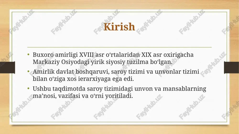 harbiy artilleriya bo‘limi boshlig‘i. qurollar, to‘plar va mudofaa tizimlari nazoratida bo‘lgan. lashkarboshi lashkarboshi — armiya bosh qo‘mondoni. harbiy yurishlar, mudofaa va tartibni saqlash uchun javobgar. shig‘ovul shig‘ovul — saroy marosimlari va tartib-intizomni saqlovchi mansabdor. marosimlarda tartibni ta’minlagan. mirshab mirshab — hozirgi zamon tilida aytganda “polis boshlig‘i”. tartib, xavfsizlik va jinoyatchilikka qarshi kurash uchun javobgar. saroy ierarxiyasi amir — oliy hokim. otaliq, qushbegi, devonbegi — yuqori darajali amaldorlar. dodxoh, lashkarboshi, mirshab — ijrochi mansabdorlar. mehtar, shig‘ovul — saroy xizmat tizimi boshliqlari. saroy unvonlarining diniy ahamiyati buxoro amirligida hokimiyat islom dini asosida yuritilgan. saroyda mufti, qozikalon, imom, va mudarrislar ham bo‘lgan. qozikalon diniy va huquqiy ishlarning oliy rahbari. diniy hukm (fatvo) chiqarish huquqiga ega. amirlikdagi boshqaruv tizimi jadvali mansab vazifasi toifasi amir davlat rahbari oliy qushbegi bosh vazir siyosiy devonbegi moliya ishlari iqtisodiy dodxoh sud ishlari huquqiy lashkarboshi armiya boshlig‘i harbiy buxoro saroyi me’morchiligi va marosimlari ark qal’asi — amirning asosiy qarorgohi. …