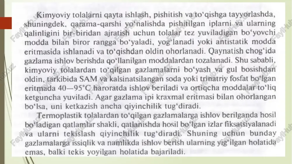 a keltirilgan va tarang tortilgan gazlamaga ma’lum haroratda ishlov beriladi. bunday ishlov olgan gazlama keyinchalik kirishmaydi, cho‘zilmaydi, g‘ijimlanmaydi va yumshog bo'ladi. termoishlov berish issiq havo bilan 20—40 sekund ichida va to‘yingan suv bug'i bilan 10— 60 min davomida olib boriladi. termostabillash harorati keyingi ishlov berish harorati va foydalanish haroratining maksimum (eng katta) qiymatidan 30—40°c yugori bo'lishi kerak. shuningdek, bu jarayon chog*ida parametrlar doimiy ushlab turilishi lozim. bu talablarga amal qilinmasa, termofiksatsiyalangan tolaning strukturasi bir xil bo*imasdan, uni bo*yashda rang ravonligiga erishish mushkullashadi. qaynatilgan tolalar bo'yashdan oldin termostabillanadi. agar bu jarayon qaynatishdan oldin bajarilsa, tolalardagi qgo‘shimcha moddalar gazlamaga shunday o‘rnashib qoladiki, ularni qaynatish bilan ketkazib bo‘imaydi. shuningdek, bo‘yalgan yoki gul bosilgan gazlamalarni termostabillash tavsiya etilmaydi. issiqlik tashuvchining turiga bog'liq ravishda termostabillashning quyidagi usullari ma‘lum: qaynab turgan suv yordamida elektrolit qo’shish bilan termostabillash; termostabillashning kontakt (qizigan baraban yuziga gazlamaning tegib o‘tishi bilan) usuli; o'ta qizigan suv bug‘i bilan termostabillash; infraqizil nur bilan …