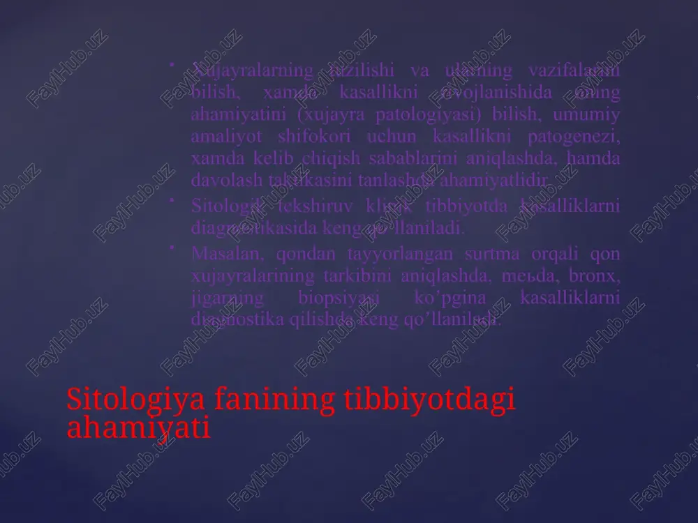 ienti hizmat qiladi masalan: na+ ionlari yordamida glukozani ichak bo’shligidan enterotsitlarga o’tishi 3) vezikulyar transport – modda membrananing bir qismi bilan birgalikda transport qilinadi: - yo’nalishiga ko’ra a) endositoz – modda hujayra ichkarisiga o’tkaziladi. leykositlarga xos b) ekzositoz – modda hujayra tashqarisiga o’tkaziladi. bez hujayralariga xos c) transitoz – modda hujayra orqali o’tib ketadi (modda kirib-chiqib ketadi). enterositlarga xos. - transport qilinayotgan modda agregat holatiga ko’ra a) fagositoz – membrana orqali qattiq modda o’tkaziladi. b) pinositoz – membrana orqali qattiq modda o’tkaziladi. plazmolemmaning transport funksiyasi. fogotsitoz fagotsitoz bosqichlari: 1 – yutish 2 – fagosoma xosil boʼlishi 3 – fagolizosoma xosil boʼlishi 4 – parchalanish 1 2 3 4 fagotsitoz qilinuvchi modda plazmatik membrana lizosoma yadro tsitoplazma fagosoma fagolizosoma plazmolemmaning transport funktsiyasi. fagotsitoz e. coli bakteriyasi yutayotgan makrofagning skanerlovchi elektron mikroskopiyasi e. coli bakteriyasini yutayotgan makrofagning elektron mikroskopiyasi bakteriya psevdopodiya plazmalemma makrofag plazmolemmaning transport funktsiyasi. ekzotsitoz hujayra tsitoplazmasi plazmatik membrana hujayralararo …