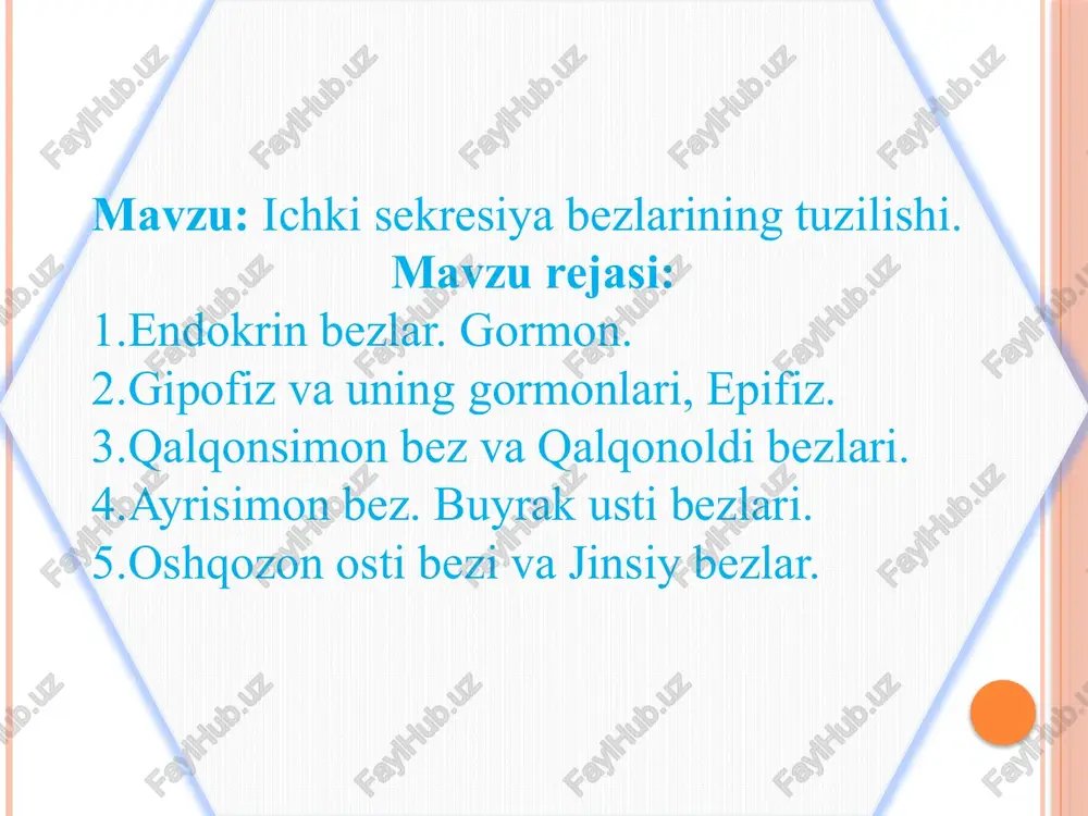 ilib, bir tomondan endokrin bezlar funksiyasini nerv sistemasi boshqarib tursa, ikkinchi tomondan qonga shimilgan gormonlar o‘z navbatida nerv sistemasiga ta’sir qiladi. ichki sekretsiya bezlari turlicha bo'ladi. qalqonsimon bez toq bez bo'lib, bo'yin sohasida hiqildoqning qalqonsimon tog'ayi bilan kekirdakning yuqoridagi 3­-4 tog'ay halqalari oldida joylashgan. taqasimon shakldagi bez katta odamlarda 30-50 g, chaqaloqlarda 1,8-2,5 g bo'ladi. bolalarning keyingi o'sish davrlarida 10-15 g gacha kattalashadi. qarilik davrida uning asta-sekin kichiklashishi kuzatiladi. ammo bezning katta- kichikligi buqoq kasalligi bor odamlarda boshqacha bo'ladi, ya’ni kattalashib og'irligi hatto 1-1,5 kg ni tashkil etadi. qalqonsimon bezning o'ng va chap bo'lakchalari, oraliq qismi bo'yin orqali o'zaro qo’shiladi. taxminan 25-30 foiz odamlarda bezning bo'ynidan tepaga qarab joylashgan piramidasimon bo'lagi uchraydi. bezni o'rab turgan fibroz pardadan o'sib kirgan o'simtalar bez ichkarisini bo'lakchalarga ajratadi. bez bo'lakchalari pufakchalar (follikulalar)dan iborat bo'lib, uning ichki yuzasi kubsimon hujayralar bilan qoplangan. follikulalar tarkibida quyuq kolloid moddasi bo'lib, uning tarkibida yodga boy aminokislotalar, oqsil bo'ladi. …