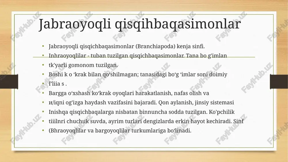 iim i bo'g'im i arga bolinm agan. qorni uchki qismi ikkita timoqsimon o'sim ta bilan tugaydi. shoxdor mo'ylovlilar rangi qon plazmasi tarkibidagi gemoglobin miqdoriga, gemoglobin esa suv inikibidagi kislorodga bogliq b o ‘ladi. suvda kislorod ko'p bolganida qon tk.li qizg'ish, kislorod tanqislida to'q qizil rangga kiradi. qon tomirlari bolmaydi. ko'krak orqasida joylashgan pufaksimon yuragi qonni tana luishlig'ida arasashtirib turadi. dafniya yuragi bir minutda 150-500 marta qisqaradi shoxdor mo'ylovlilarning dengiz va chuchuk suvlarda 400 ga yaqin ini i bor. chuchuk suvda daphnia pulex (123-rasm) va bosmina bosmina h>nf>iros(ris ko'p uchraydi. ko'pchilik shoxdor mo'ylovlilar bahor va yo/ila partenogenez ko'payadi. tuxumlarini tanasi orqa tomoniga qalqon ostidagi kameralarga qo‘yadi. ulardan yana urg'ochilari chiqadi. kuzda linvo sovishi bilan tuxumlar qishlaydigan stadiya efippiy hosil qiladi. shunday qilib, dafniyalar va ayrim shoxdormo'ylovlilar rivojlanish sikli kolovratkalarga o'xshab geterogoniya usulida boradi. ko'pincha shoxdor mo'ylovlilar chig'anog'i shakli va o'lchami yil tlnvomida o'zgarib turadi. yoz mavsumida dafniya chig'anog'i bosh qismida qalpoqcha …