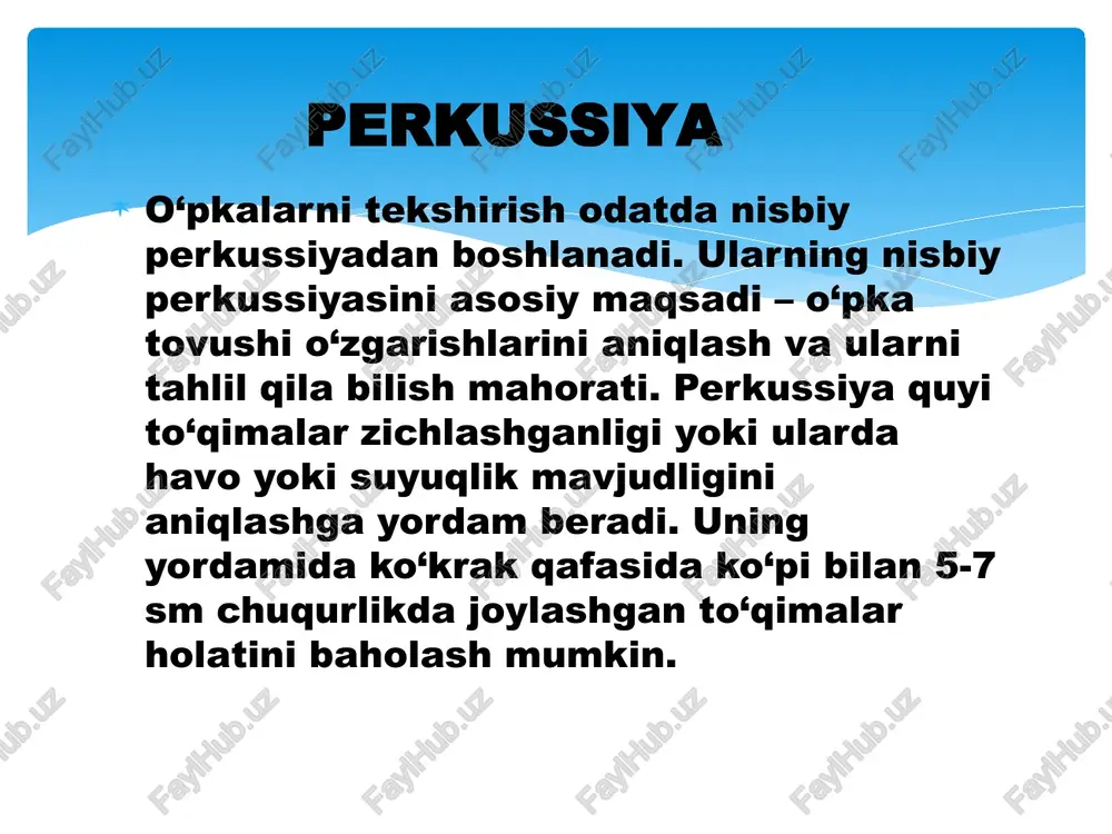 n (yiring, exinokokk kistasi va boshqalar) to‘lgan katta bo‘shliq vujudga kelgan hollarda; plevra bo‘shlig‘ida suyuqlik to‘planganda (transsudat, ekssudat, qon). qiyosiy perkussiyadan asosiy maqsad: o‘pka va plevra bo‘shlig‘ida patologik o‘zgarishlar xususiyatini aniqlash; bronx – o‘pka sindromlarini aniqlash. topografik perkussiya quyidagilarni aniqlash uchun qo‘llaniladi: o‘pkalarni cho‘qqisi balandligi va kengligini; o‘pkalarni pastki chegaralarini; o‘pkalarni pastki chegaralari harakatchanligini. o‘tkazish qoidalari: perkussiya aniq topografik chiziqlar bo‘ylab o‘tkaziladi; sekin perkussiya ; perkussiya yo‘nalishi – o‘pka tovushidan bo‘g‘iq tovush tomon. topografik perkussiya barmoq plessimetrni o‘mrovdan yuqorida va unga bo‘ylamasiga (o‘mrov usti chuqurchasida) joylashtirish zarur; o‘mrov suyagi o‘rtasidan yuqoriga va bir oz ichkari yo‘nalishda bo‘g‘iq tovush paydo bo‘lgunga qadar perkussiya amalga oshiriladi o‘pkalarni yuqori chegaralarini aniqlash o‘pka cho‘qqisi maydoni kengligi (krenig maydoni) me’yorida 3-8 sm ni tashkil etadi o‘pkalarni yuqori chegarasining tepaga siljish krenig maydoni kengligi kattalashganidan dalolat beradi: o‘pkalarda havo miqdori ortganligi (o‘pka emfizemasi). o‘pkalarni yuqori chegarasining pastga siljishi krenig maydoni chegarasining kichiklashganidan dalolat beradi: o‘pka to‘qimasida …