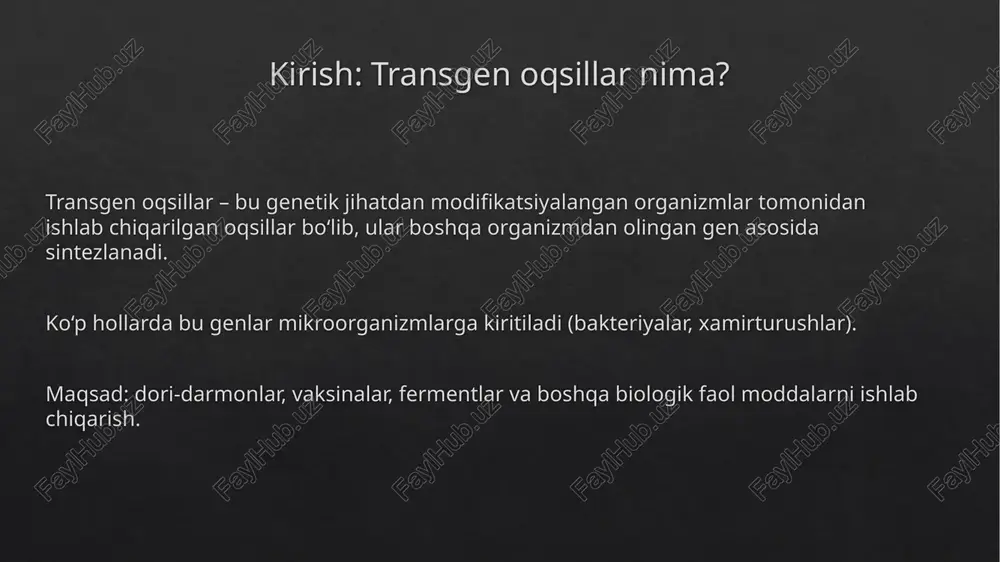 xamirturush turi, eukaryotik hujayralarda ifoda talab etilganda ishlatiladi. bacillus subtilis, pichia pastoris, lactococcus lactis kabi boshqa mikroblar ham qo‘llaniladi. texnologik bosqichlar 1-bosqich: maqsadli genni tanlash va izolyatsiya qilish oqsil sintezi uchun kerakli dnk (gen) tanlanadi. gen molekulyar klonlash yordamida ajratib olinadi. 2-bosqich: vektor konstruktsiyasi gen plazmida deb ataladigan tashuvchi dnkga joylanadi. plazmidlar bakteriyalarda ko‘payish va ifoda qilishga yordam beradi. 3-bosqich: mikroorganizmlarga transformatsiya qilish gen o‘z ichiga plazmid olgan mikroorganizmlarga kiritiladi (elektroporatsiya, issiqlik shoki usuli va h.k.). ekspressiya va fermentatsiya transformatsiyalangan mikroorganizmlar fermentatorlarda ko‘paytiriladi. muayyan sharoitda (ph, harorat, oziqlantiruvchi modda) oqsilning ko‘p miqdorda ishlab chiqarilishi boshlanadi. oqsilni ajratib olish va tozalash mikrobiy hujayralar parchalanadi yoki oqsillar ajratiladi. xromatografiya, ultrafiltratsiya kabi texnologiyalar yordamida toza oqsil olinadi. yakuniy mahsulot – farmatsevtik, sanoat yoki ilmiy maqsadlar uchun tayyor bo‘ladi. qo‘llanilish sohalari. farmatsevtika: insulin, eritropoetin, vaksinalar, monoklonal antitanalar sanoat: biokatalizatorlar, detarjenzlar uchun fermentlar qishloq xo‘jaligi: genetik modifikatsiyalangan o‘simliklar uchun oqsillar tibbiyot diagnostikasi: rekombinant antigenlar orqali …