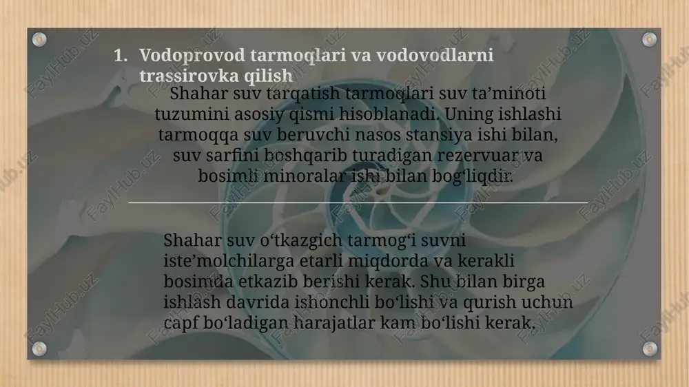 hisoblanadi. katta diametrli tarmoq deyilganda kichik shaharlar uchun diametri 100 mm dan katta tarmoqlar o‘rtacha shaharlar uchun diametr 150 mm dan katta tarmoqlar va katta shaharlar uchun diametri 200 mm va undan katta tarmoqlar tushuniladi. tarmoqlar halqasimon va tarqalgan (shaxobchali) bo‘lishi mumkin: odatda halqasimon tarmoqlar afzalligi bor, chunki ular iste’molchilarga suv yetkazib berishda yuqori ishonchga ega. halqasimon tarmoqlarda suvning asosiy oqimini oqizuvchi bosh quvurlardan tashqari, ularni bir-biri bilan o‘zaro ulaydigan (bog‘laydigan) quvurlar ham bo‘ladi. tarqalgan (shaxobchali) tarmoqlar (4.2- rasm) halqasimon tarmoqlardan farqli ravishda suv iste’molchilarga suvni bitta yo‘nalish bo‘yicha etkazib berishi mumkin. bu tarmoqning biror bo‘lagida favqulodda hodisa yuz berganda, hodisa yuz bergan joydan so‘ng suvni iste’molchlarga etkazib berish to‘xtatiladi. vodoprovod tarmoqlari va vodovodlarni qurilishida ishlatiladigan quvurlar ichki suv bosimiga, tuproq va er ustki transport bosimiga qarshilik ko‘rsata oladigan etarlikcha mustahkamlikka ega bo‘lishi, quvur ichki yuzasi iloji bori qadar gidravlik silliq bo‘lishi, quvur devori suv o‘tkazmasligi, ko‘p yillik xizmat ko‘rsatishi …