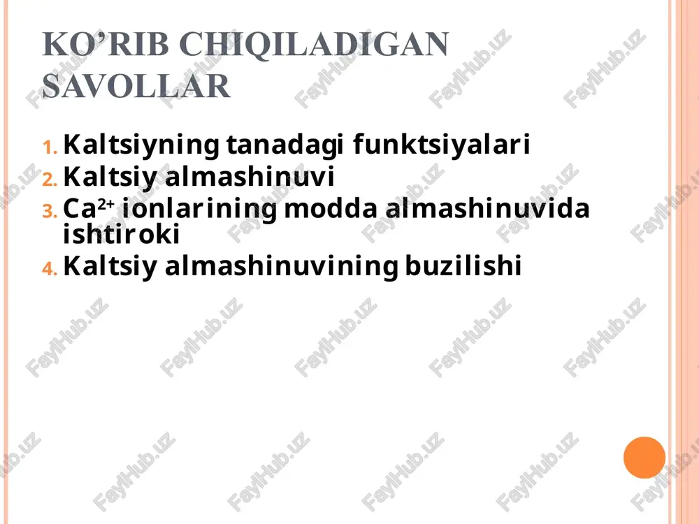 tashqari suyuqlikda - taxminan 20 mg/100 ml. kaltsiy almashinuvini tartibga solish qo'shimcha va hujayra ichidagi suyuqliklar orasidagi kaltsiy almashinuvini tartibga solish paratiroid (paratgormon qalqonsimon old bezidan ishlab chiqariladi. 84 aminokislotadan tashkil topgan. yarim yashash davri 10 daqiqa. nishon aʼzo – suyak, buyrak . adenilattsiklaza faollanishi natijasida kaltsiy rezorbtsiyasi boshlanadi va kaltsiy, fosfatlar qonga tushadi.buyraklarda kaltsiy reabsorbtsiyasi koʼpayadi va fosfatlar reabsorbtsiyasi kamayadi) gormoni, kalsitonin (qalqonsimon old bezi s xujayralari va qalqonsimon bezda sintezlanadi. 32 aminokislota qoldigʼidan tashkil topgan. nishon xujayralar – suyak. suyaklardan kaltsiy mobilizatsiyasini pasaytiradi), kaltsitriol (1,25-dioksixolekalsiferol) tomonidan amalga oshiriladi. kaltsiy ionlari kontsentratsiyasining pasayishi bilan paratiroidni ogohlantiruvchi garmon (pth) sekretsiyasi kuchayadi va osteoklastlar suyaklardagi mineral birikmalarning erishini oshiradi. pth bir vaqtning o'zida buyrak kanalchalarida ca2+ ionlarining reabsorbtsiyasini oshiradi. natijada qon zardobida kaltsiy darajasi ko'tariladi. kaltsitriol kaltsiy ionlari tarkibining ko'payishi bilan kalsitonin ajralib chiqadi, bu osteoblastlar faoliyati natijasida kaltsiyning cho'kishi tufayli ca2+ ionlarining kontsentratsiyasini kamaytiradi. nishon aʼzolar: ingichka ichak, suyaklar ingichka …