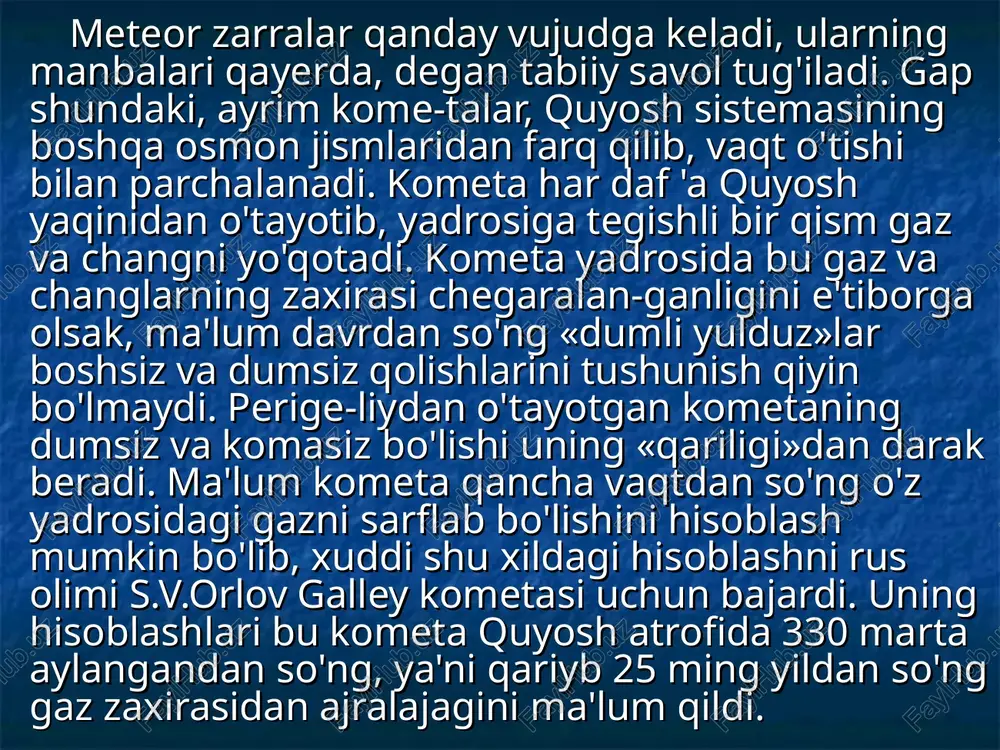 an darak beradi. aslida kometa gaz zaxirasidan ajralgandan keyin ham changli dum hosil qilib, «sochli» degan nomni anchaga oqlab yura-di. kometaning butunlay parchalanib ko'zdan yo'qolishi boshqa bir jarayonning — mexanik parchalanishning oqibatida bo'ladi. mexanik parchalanish quyosh yaqinidan o'tayotgan juda ko'p kometalarda kuzatilgan. xususan, 1846-yilda kuzatilgan biela kometasi quyosh yaqinidan o'tayotib ikki bo'lakka ajralgan. navbatdagi 1857- yili ko'rinishida, bu bo'laklarning biri ikkinchi-sidan ikki million kilometrga uzoqlashgan va shundan keyin to shu paytgacha, har qancha urinishlarga qaramay, bu kometa hech kim tomonidan kuzatilmagan. 1872- yili mazkur kometaning yerga juda yaqin oraliqda o'tish paytida kometa o'rnida kuchli «meteor yoriig'iri» kuzatilgan (104- rasm). 104—rasm. meteor «yomg’iri» 1950-yili olim d.d.dubyago parchalangan kometa yadrola-rining meteor oqimlarining vujudga kelishidagi rolini chuqur o'rganib chiqdi. uning hisob-kitobining ko'rsatishicha, kometa yadrosini «tashlab qochgan» meteor zarralarining buluti quyosh beradigan ko'tarilish kuchi ta'sirida ham cho'zilib, ham kengaya boradi va bir necha ming yillardan so'ng kometa orbitasi bo'ylab bir tekis taqsimlanib qoladi. parcha­langan …