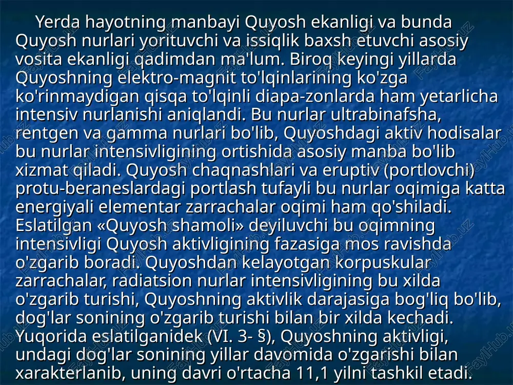 lan xarakterlanib, uning davri o'rtacha 11,1 yilni tashkil etadi. 70—rasm. quyosh aktivligining (dog’lari sonining yillar bo’ylab) o’zgarish darajasi. 70- rasmda quyosh aktivligining oxirgi bir necha o'n yildagi o'zgarishi aks ettirilgan. shubhasiz, «quyosh shamoli» yerga yetib kelgach, turli geofizik hodisalarning, jumladan «magnit bo'ronchalari»ning kelib chiqishiga sabab bo'ladi. geofizik hodisalar esa, o'z navbatida, planetamizning biologik sfe-rasiga ta'sir etadi. natijada ko'plab biologik hodisalarning kechishida ham quyosh aktivligining o'zgarishi o'z aksini topadi. quyosh aktivligining past yoki yuqori darajada kuzatilishi, birinchi navbatda, yer atmosferasining yuqori qatlamlarida «aks sado» beradi. xususan, quyosh radiatsiyasi tufayli ionosferaning ionlanish darajasi ortadi. bu esa, o'z navbatida, atmosferaning bu qatlamlarining elektr o'tkazuvchanligini, elektromagnit nurlarni qaytara olish qo-biliyatini o'zgartiradi. ba'zan quyoshdan kelayotgan kuchli korpus­kular oqim ionosferada qisqa uzunlikdagi elektromagnit to'lqinlarining yutilish darajasini shu qadar orttiradiki, natijada atomlar-ning yuqori darajada ionlanishi tufayli uzoq masofaga qisqa radioto'lqinlarning uzatilishida bir necha daqiqali uzilish ro'y beradi. 1959-yil 9-may kuni quyoshda kuchli xromosfera chaqnashi kuzatildi. 10- va …