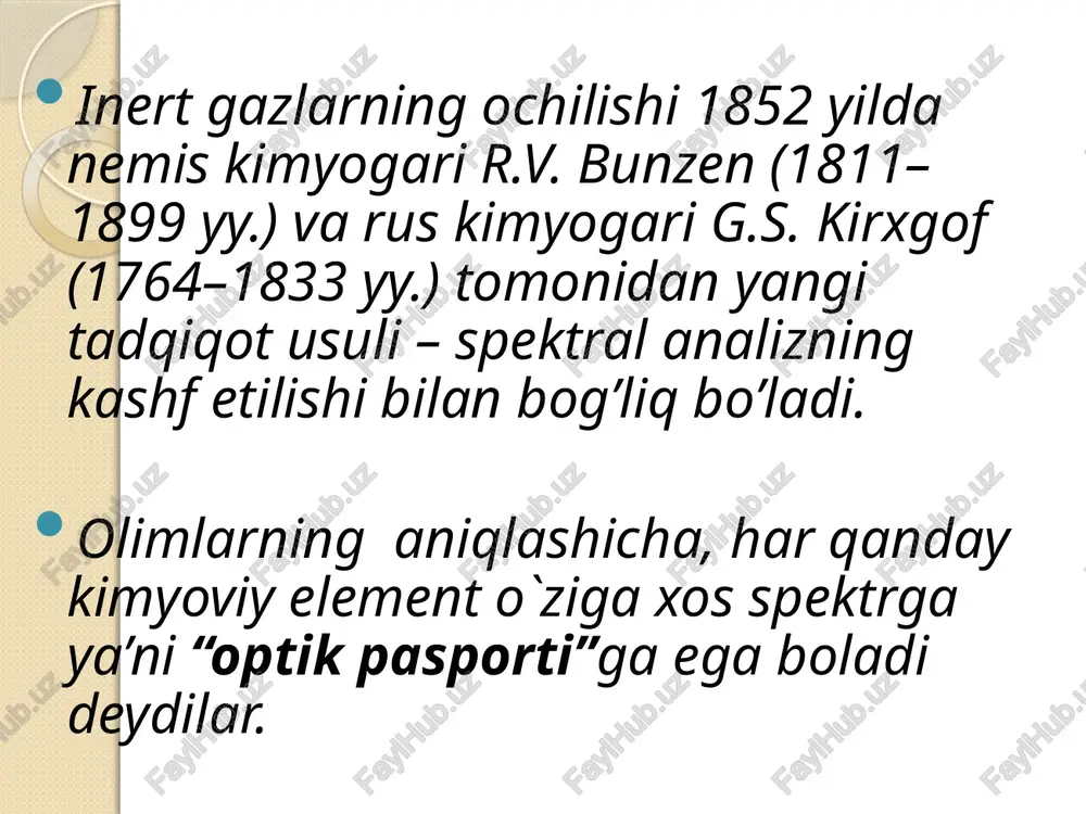 ngliz fizigi, lord jon uilyam reley (1842–1919 yy.) havodan ajratib olingan 1 l azot massasi 1,2572 g bo`lsa, kimyoviy birikmalarni parchalab olingan azotning 1 litri 1,2505 g ekanligini tajribada aniqladi. qayta va qayta tekshirishlar o`tkazsada, 2 xil usulda olingan azot massalari orasidagi farq (0,0067 g) ning sababini topmadi va 1982 yil 29 sentyabrda “nature” jurnalidagi maqolasida muammo echimiga qiziqqan kimyogarlarni hamkor-likka chorladi. bu xabarga e`tiborini qaratgan ingliz kimyogari u. ramzay (1852–1916 yy.) j. reley bilan hamkorlikda 100 m3 suyultirilgan havoni 0,02 ml qolguncha bug’lantirdilar va qoldiq tarkibini spektroskopik usulda tahlil qildilar. natijada 1894 yil 4 avgustda azot va kislorodga nisbatan og’irroq bo`lgan, kimyoviy jihatdan inert, bir atomli gaz – argonni (yunoncha άργός – yalqov, layoqatsiz) kashf qiladilar. neon. 1898 yilda u.ramzay va m.travers o`z zamonasining eng yaxshi jihozlangan laboratoriyasida suyuq havo tarkibidan 18 litr argon ajratib oldilar. ishchi aralashmani qizdirilgan mis ustidan o`tkazib kislorodni bog’ladilar, azot gazi esa qizdirilgan magniy …
