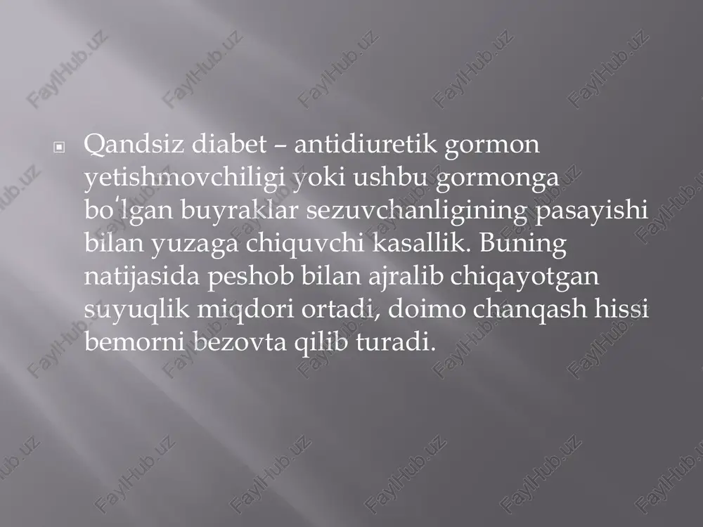 ) turlarga boʻlinadi. simptomatik qandli diabet inson hayoti davomida rivojlanishi mumkin (orttirilgan), koʻpincha bunga bosh miya jarohatlari, oʻsma kasalliklari, meningoensofalit sabab boʻlishi mumkin. ▣ qandsiz diabetning buyrak bilan bogʻliq turi juda kam uchraydi. bunga sabab buyrak nefronlarining toʻliq tuzilmaganligi yoki ularning adg gormoniga sezuvchanligining pasayishidir. bu patologiya tugʻma boʻlishi yoki nefronlarning dori preparatlari taʼsiri, metobolik oʻzgarishalar natijasida kelib chiqishi mumkin. qandsiz diabet sabablari ▣ koʻpincha qandsiz diabetning markaziy turi uchraydi. bunga sabab gipotalamo-gipofizar tizimdagi oʻsmalar, neyroxirurgik aralashuvlar, qon tomirlar bilan bogʻliq muammolar, sil, malyariya, sifilis (zahm) sababli zararlanishi boʻlishi mumkin. idiopatik qandsiz diabetda gipotalamo-gipofizar tizimda organik oʻzgarishlar kuzatilmaydi, gormon sintez qiluvchi hujayralarga qarshi antitelolar ishlab chiqariladi va ular ushbu hujayralarni nobud qiladi. ▣ qandsiz diabet belgilari ▣ qandsiz diabetning tipik belgilariga poliuriya (koʻp peshob ajralishi) va polidipsiya kiradi. poliuriya – sutkalik peshob miqdorining koʻpayishi (4-10 litr, baʼzida 20-30 litrgacha) bilan namoyon boʻladi. bunda peshob rangsiz, kam miqdorda tuz saqlaydi va …