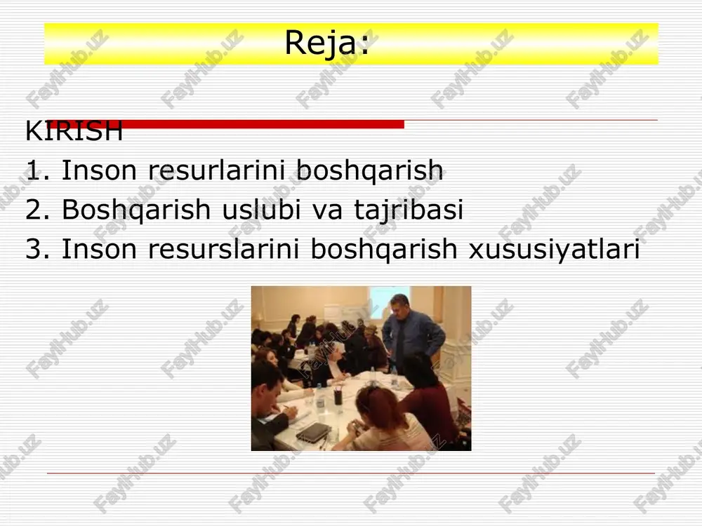 rslarini boshqarish bo’yicha turli xil yondashuvlarning mavjud bo’lishiga qaramay, ularning aksariyat qismi belgilangan maqsadlarga erishish hamda chet elda korxonaning iqtisodiy rivojlanishi uchun yuqori malakali xodimlar muhim ahamiyatga egaligini e’tirof etadi. “sanoat konferentsiyasi kengashi” nomli tadqiqot tashkiloti korporatsiyalar prezidentlari o’rtasida dunyodagi o’zgarishlar jarayoni va ularni boshqarish muammolariga bag’ishlangan o’zaro muloqot o’tkazdi. “yunilever” korporatsiyasining raisi bu to’g’risida shunday dedi: “biz uchun yagona va eng asosiy masala - bu tashkilot va insonlardir”. tashkilot shtatini to’ldirish jarayonida malakali mutaxassislarga bo’lgan ehtiyojni hisobga olmaslik aslo mumkin emas. har bir firma o’z ishini yuqori darajada yuajarish hamda malakasini oshirish layoqatiga ega bo’lgan kadrlar va yollanma xodimlarga bo’lgan ehtiyojni aniqlashdan boshlashi zarur. quyida xalqaro operatsiyalar miqyosida inson resurslarini boshqarishning mamlakat ichkarisida ushbu resurslarni boshqarishdan farqlarini ko’rsatib beruvchi omillar keltirib o’tilgan. milliy yo’nalganlik garchan kompaniyalar maqsadlari qatorida global masshtabda yuqori samara va raqobatga erishish vazifasi ko’rsatib o’tilgan bo’lsada, aslida uning xodimlari (ishchilar ham, boshqaruvchilar ham) global emas, balki …