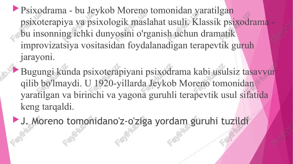 psixoterapiya va psixologik yordam usuli bo‘lib, odamlarning his-tuyg‘ularini, muammolarini va shaxsiy tajribalarini teatr sahnasi orqali ifodalashga asoslanadi. uni 1920-yillarda amerikalik psixiatr yakob levi moreno ishlab chiqqan. psixodrama ishtirokchilarni o‘z rollarini ijro etishga chorlab, ularga o‘zlarini tushunish, hissiyotlarni boshqarish va ichki nizolarni hal qilishga yordam beradi. psixodrama jarayoni psixodrama asosan uch bosqichda amalga oshiriladi: isitish bosqichi: ishtirokchilarni jarayonga tayyorlash va erkinlikni his qilishlariga yordam berish uchun turli o‘yinlar va mashqlar o‘tkaziladi. ijro bosqichi: asosiy bosqichda bir ishtirokchi o‘z muammosini yoki muhim voqeani sahnada "jonlantiradi". unga boshqa ishtirokchilar yordamchi rollarni bajarish orqali qo‘shiladi. tahlil va muhokama: jarayon tugagach, barcha ishtirokchilar tajribani muhokama qiladilar, o‘z his-tuyg‘ularini ifodalaydilar va nima o‘rganishganini aniqlaydilar. psixodramaning asosiy elementlari direktor: jarayonni boshqaruvchi terapevt. protagonist: o‘z masalasini hal qilayotgan asosiy ishtirokchi. yordamchilar: sahnada boshqa rollarni ijro etuvchi odamlar. tomoshabinlar: jarayonni kuzatib, keyin o‘z fikrlarini bildiruvchi guruh a'zolari. sahna: voqealarni aks ettiruvchi makon. psixodramaning afzalliklari ichki hissiyotlarni erkin ifoda qilish …