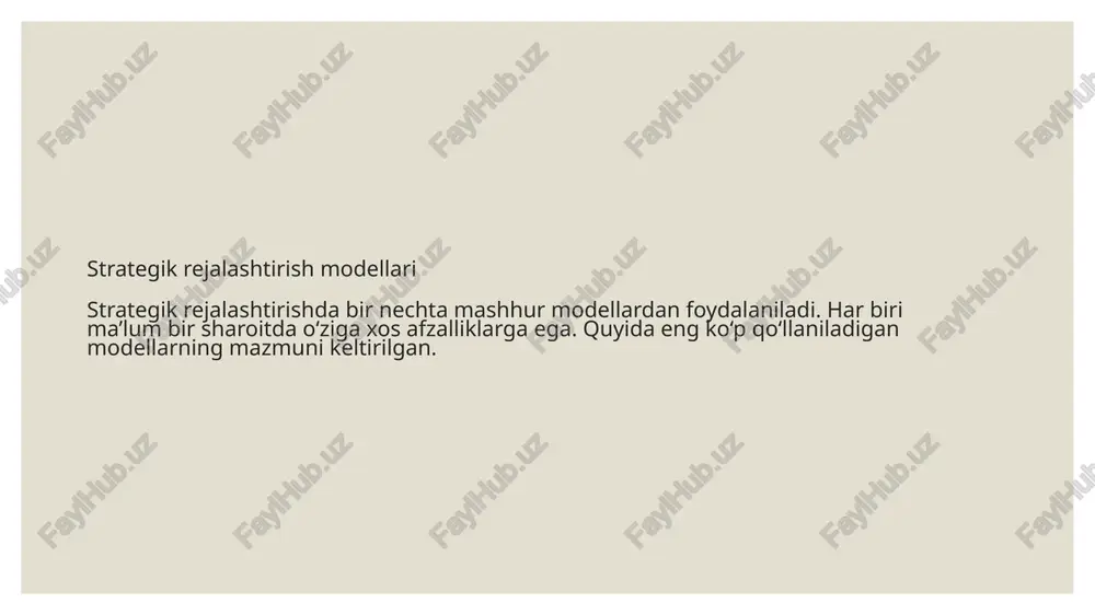 ki raqobatchilar o‘rtasidagi raqobat darajasi. bu model yordamida tashkilot o‘zining bozor pozitsiyasini mustahkamlash va raqobat ustunligini aniqlash imkoniga ega bo‘ladi. d) balanced scorecard (muvozanatli ko‘rsatkichlar tizimi) r. kaplan va d. norton tomonidan ishlab chiqilgan balanced scorecard (bsc) modeli strategik maqsadlarni o‘lchab turish va nazorat qilish tizimidir. u to‘rtta asosiy yo‘nalishga tayangan: moliyaviy natijalar, mijozlar bilan munosabatlar, ichki jarayonlarning samaradorligi, o‘sish va innovatsiya. bsc modeli strategiyani amaliy rejalarga aylantirish, xodimlar faoliyatini umumiy maqsadlarga yo‘naltirish va natijalarni tahlil qilish imkonini beradi. modellarning integratsiyalashuvi amaliyotda strategik rejalashtirish birgina model bilan cheklanmaydi. tashkilotlar ko‘pincha bir necha yondashuvni birlashtirib qo‘llaydilar. masalan: pestel modeli yordamida tashqi omillar o‘rganiladi; swot tahlili orqali ichki imkoniyat va xavflar aniqlanadi; porterning besh kuchi bilan raqobat muhiti baholanadi; balanced scorecard orqali esa strategiya amalga oshirilishi va natijalar monitoring qilinadi. amaliy misol masalan, o‘zbekiston to‘qimachilik sanoatida swot tahlili asosida strategik rejalashtirish amalga oshirilmoqda. kuchli tomonlar: xom ashyo bazasining mavjudligi, ishchi kuchining arzonligi. …
