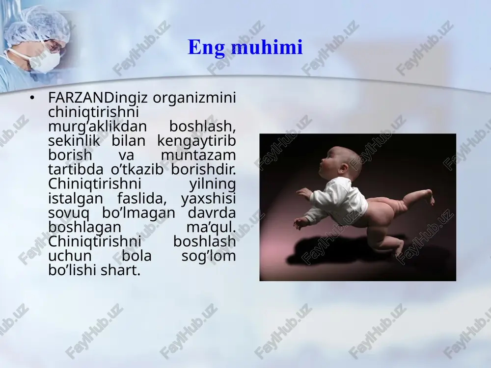 d etish, uqalash yoki badanni quruq artish bilan birgalikda olib boriladi. agar bu tadbir muntazam olib borilsa, vanna muddatini har 5 kunda 2 daqiqaga uzaytirib boorish mumkin. havo vannasini kunning birinchi yarmida, bola ovqatlangach, 1-2 soatdan keyin, kattaroq yoshlardagi bolalarda esa kunduzgi uyqudan so’ng, xullas bola eng yaxshi kayfiyatda bo’lgan paytda o’tkazish kerak. bunday havo vannalari kuniga 2-3 marta takrorlanadi. yozda esa 3-4 oylik bo’lgan bola shamol tegmaydigan soya joyga, ochiq havoga olib chiqish mumkin. umuman, bolaning yetarli darajada ochiq havoda bo’lishi, uning kun tartibining asosiy qismidir. agar havo harorati -5 gradusdan past bo’lmasa, bolani tug’ruqxonadan uyga kelgach, bir necha kundan keyinroq sof, ochiq havoga olib chiqmoq kerak. (10-15 daqiqadan boshlab, 2-3 soatgacha, kuniga kamida 2 marta) yoz faslida esa (ayniqsa harorat soyada 22 gradus dan oshmasa) bola soya va shamol tegmaydigan joyda ochiq havodan kun bo’yi bahramand bo’lsa yana ham yaxshi. agar bu tadbir ayvonda yoki daraxtlar soyasida o’tkazilsa, …