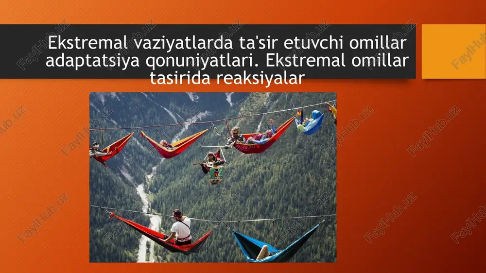 ila, bo‘ron, sel, suv toshqini, vulqon otilishi, qurg‘oqchilik, qattiq sovuq yoki issiq harorat kabi hodisalar insonlarning hayotiga va atrof-muhitga salbiy ta’sir ko‘rsatadi. bu vaziyatlarda insonlar xavfsizlikni ta’minlash, o‘zini va boshqalarni himoya qilish uchun tezkor harakat qilishga majbur bo‘ladi. texnogen ekstremal vaziyatlar texnogen ekstremal vaziyatlar inson faoliyati natijasida yuzaga keladigan favqulodda holatlardir. masalan, sanoat avariyalari, yo‘l-transport hodisalari, yong‘inlar, radiatsiya tarqalishi, kimyoviy ifloslanish va boshqa texnologik falokatlar. bu turdagi vaziyatlar ko‘pincha inson xavfsizligi va atrof-muhit uchun katta xavf tug‘diradi. ijtimoiy ekstremal vaziyatlar ijtimoiy ekstremal vaziyatlarga urush, terrorizm, zo‘ravonlik, ommaviy tartibsizliklar, iqtisodiy inqirozlar kiradi. bu holatlar jamiyatning barqarorligiga salbiy ta’sir qilishi, insonlarning psixologik holatini buzishi mumkin. shuningdek, bu vaziyatlar ko‘pincha insonlarning hayotini xavf ostiga qo‘yadi va stress darajasini oshiradi. ekstremal vaziyatlarning xususiyatlari va xatar darajasi ekstremal vaziyatlarni tavsiflashda bir qancha umumiy xususiyatlar mavjud: kutilmaganlik — ko‘p hollarda ekstremal vaziyatlar oldindan taxmin qilib bo‘lmaydigan, birdan yuzaga keladigan holatlar bo‘ladi. bu insonlarni psixologik jihatdan tayyor …