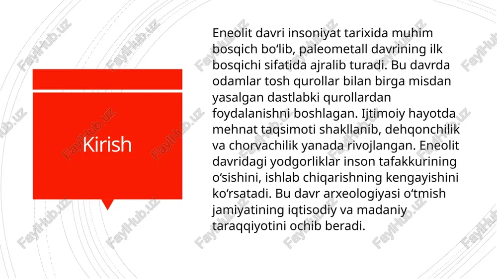 urmushini o‘rganishda muhim manba hisoblanadi. keramika eneolit madaniyatining muhim belgilaridan biri bo‘lgan. uy-joy qurilishi va turarjoy tizimi eneolit davrining uy-joy arxitekturasi o‘ziga xos shakllangan. aholi kvadrat ko‘rinishdagi bir yoki ikki xonali uylar qurgan, devorlari paxsadan yoki xom g‘ishtdan qurilgan. uy ichida o‘choq, saqlash joylari va turli ro‘zg‘or buyumlari topilgan. qishloqlar bir-biriga yaqin joylashgan bo‘lib, bu jamoaviy uyg‘unlikni ko‘rsatadi. hudud tanlashda xavfsizlik, suvga yaqinlik va unumdorlik muhim mezon bo‘lgan. o‘rta osiyodagi eneolit yodgorliklari o‘rta osiyoda eneolit davriga oid ko‘plab yodgorliklar topilgan. joytun madaniyati, kaltaminor madaniyati va surxondaryo hududlaridagi manzilgohlar o‘sha davr rivojlanishini yoritadi. bu yodgorliklarda topilgan uylar, keramika buyumlari, mehnat qurollari va diniy tasvirlar o‘sha davr madaniyatining rivojlanganligini ko‘rsatadi. qazishmalar eneolit jamiyatining iqtisodiy, ma'naviy va ijtimoiy hayoti haqida qimmatli maʼlumot beradi. diniy e’tiqodlar va marosimlar eneolit davrida diniy qarashlar shakllanib, ularning hayotida muhim o‘rin egallagan. tabiat kuchlariga, hosildorlik ilohalariga va ajdodlar ruhiga sig‘inish keng tarqalgan. ba’zi yodgorliklardan topilgan ayol haykalchalari hosildorlik …