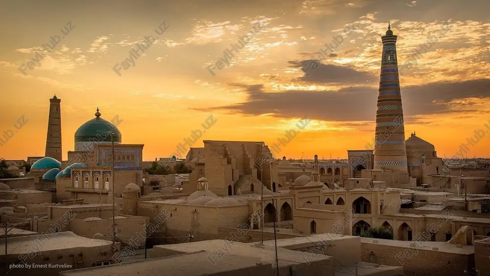 ahon ahli tan olyapti. yerning dumaloq shaklda ekanligini isbotlab, dunyo xaritasini tuzgan va uni globus shaklida birinchi aks ettirgan ensiklopedik olim ham al xorazmiyga zamondosh. yurtdoshimiz abu rayhon beruniy ekanligini o‘quvchilar ongi-shuuriga qayta-qayta quyish an’anaga aylanganligi kishida iftixor tuyg‘usini yuksaltiradi. mukammal tibbiyot qonunlarini yaratgan beruniy va xorazmiylarning zamondoshi abu ali ibn sino kitoblaridan jahon tibbiyotida hamon dasturulamal sifatida foydalanilmoqda. agar e’tibor bersak, “tib qonunlari”da murakkab jarrohlikdan tortib, oddiy ovqatlanish madaniyatigacha o‘rgatilgan. inson salomatligini avaylash avvalo o‘zidan, oddiy ovqatlanish madaniyatidan boshlanadi, degan o‘gitlari bugungi kunda har bir farzandga singdirilmoqda?! daryolar suvini o‘lchaydigan uskuna yaratgan va dastlab nilning suv hajmiyu sig‘imini o‘lchab bergan bizning vatandoshimiz va yuqorida tilga olingan allomalarga zamondosh al-farg‘oniy! “ziji kurogoniy” asarida yulduzlar jadvalini tuzib falakiyot ilmini dunyoga tanitgan ham 14 asarda yashab o‘tgan bizning ajdodimiz mirzo ulug‘bek! hazrat alisher navoiy satrlari bilan ta’rifu tavsiflasak: temurxon naslidan sulton ulug‘bek ularga deyarli zamondosh hazrat alisher navoiyning “majolis-ul-nafois” va nasoimul-muhabbat” asarlarida …