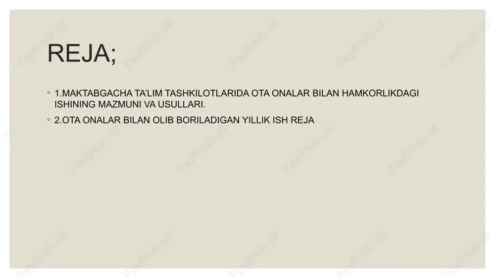 susiyatlariga muvofiq rivojlanishi uchun erkinlik berish asosida olib boriladi. maktabgacha ta‟lim tashkiloti tarbiyachilari oilaning bolani ilk tarbiyachisi sifatidagi ustivor mavqeini e‟tirof etishlari juda muhim. zamonaviy maktabgacha ta‟lim tashkilotri tarbiyachisi ijtimoiy psixolog bo‟lmasligi mumkin emas. shuning uchun ham o‟quvchilar o‟rtasidagi o‟zaro munosabatlarni yo‟lga sola olishi, bolalar jamoasida ijtimoiy-psixologik mexanizmlardan foydalanishni bilishi zarurdir. bola vositasida oila bilan muloqot qilish – murabbiylar jamoasi majburiyatlarining muhim qismi hisoblanadi. barcha oilalar o‟z bolalarining baxt-saodatidan manfaatdor va ularning yaxshi va mamnuniyat bilan o‟qishlarini istaydilar. shuning uchun oila a‟zolari uning yutuqlaridan xabardor bo‟lishni xohlaydilar. pedagoglar ota-onalar bilan bola haqidagi tasavvurlarini chuqurlashtirish va imkon qadar samarali ishlash uchun bolaning uydagi va maktabgacha ta‟lim tashkilotidagi holati, uning kuchli va zaif tomonlarini, tashvish tug‟diradigan barcha jihatlarni mamnuniyat bilan muhokama qilishlari kerak. maxoratli maktabgacha ta‟lim tashkiloti tarbiyachisi oilalar bilan aloqa qilishda quyidagi tamoyillarga rioya qiladi: - vaqt topadi, imkoniyat yaratadi hamda ota-onalarning o‟z fikrmulohazalari, quvonchlari, tashvishlari va niyatlarini gapirib berishlarini qo‟llab-quvvatlaydi. …