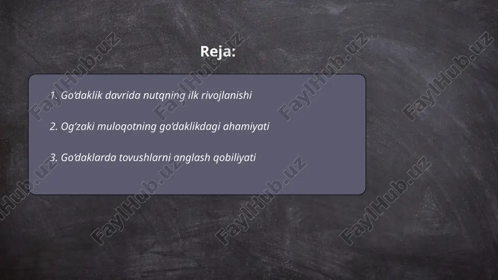 ashni boshlaydilar va 12 oygacha bu qobiliyat yanada rivojlanadi. ularning miyasi turli xil ovozlarni qayta ishlash uchun yuqori moslashuvchanlikka ega bo‘lib, bu ularga so‘z boyligini shakllantirish va til o‘rganishda yordam beradi. har xil tovushlar tanishuvida eshitish qobiliyatining muhim roli mavjud, bu esa keyingi bosqichlarda til va kommunikatsiyaga asos yaratadi. bu juda nozik jarayon bo‘lib, ikki tildan ziyod til muhitida rivojlanayotgan go‘daklar turli tildagi tovushlarni ajratishda juda chaqqon bo‘ladi. ... t.me/slaydai_bot 4. dastlabki tovushlar va onomatopoeiya dastlabki tovushlar va onomatopoeiya tili tahlil qilishda muhim rol o'ynaydi. tarkibiy jihatdan, onomatopoeik so'zlar tovushlarni taqlid qiladi va ularning ildizlari qadimiy tillarga borib taqaladi. tadqiqotlar shuni ko'rsatadiki, insoniyat tarixidagi 5,000 dan ortiq tillarda onomatopoeik unsurlar mavjud. ba'zi eng keng tarqalgan onomatopoeik tovushlar tabiatdan olingan, masalan, qushlarning sayrashlari va suvning shildirashlari. odamlar ushbu tovushlarni 30,000 yildan ortiq vaqt davomida o'zaro muloqotda qo'llaganlar. bu jarayon tillarning rivojlanishiga katta hissa qo'shdi va madaniyatlarda hissiy ifodalarning kengayishiga yordam berdi. …