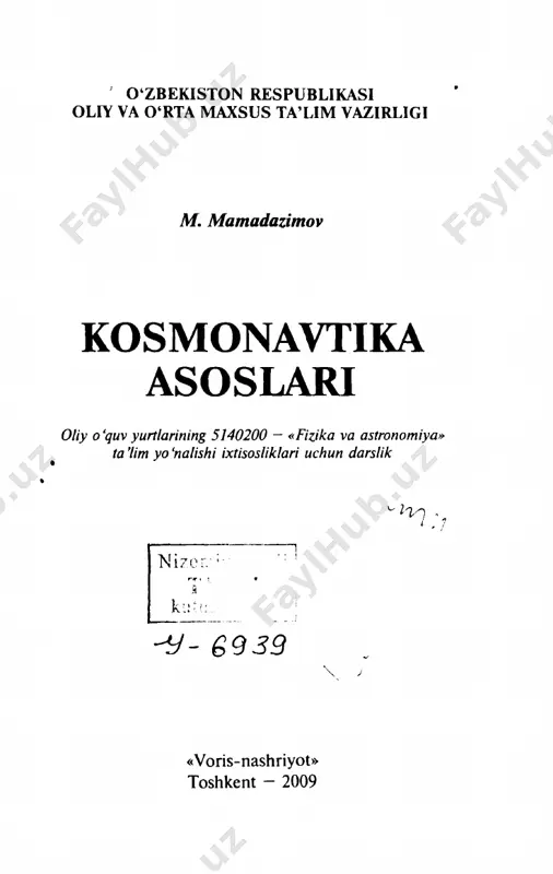 ashkil topadi: 1. kirish. 2. raketa va kosmodinamika asoslari. 3. tortishish­ ning markaziy maydonida jisrnlarning harakati. 4. yer sun'iy yo'ldosh­ larfning passiv va aktiv harakatlari. 5. oyga uchish asoslari. 6. plane­ tcllararo uchishlarning asoslarl 7. sun'iy yo'ldoshlar va boshqariluv­ chi orbital stansiyalar, ulardan xalq xo'jaligida foydalanish asoslari. bulardan tashqari, kosmonavtika kursi hajmida yer atrofi zonasini, uning tabiiy resurslari, ekologik holati hamda planetalar va oyni yer sun'iy yo'ldoshlari tomonidan tadqiq qilish bo'yicha erishilgan yutuq­ lar, ularning insoniyat hayoti va faoliyati uchun ahamiyatiga doir ma­ teriallarga ham keng o'rin berilgan. ayniqsa, talabalar oyni, yaqin planetalardan - mars va venera­ ni tadqiq etish bo'yicha erishilgan natijalar haqida yetarlicha ma'lu­ mot oladilar. kosmonavtikadan nazariy kursning bayoni, amaliy mash­ g'ulotlar bilan tizimli ravishda mustahkamlanib boradi. yer atrofi uchishlari, talabalar tomonidan oy va planetalarga uchish asoslariga doir o'nlab masalalarni sinfda va mustaqil ravishda yechilishi ularning kosmonavtika predmeti mohiyatini yaxshi anglashlariga keng imko­ niyat yaratadi. dars jarayonlarida …