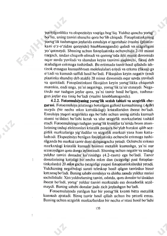 an, a=f/d=1:1 bo’lganda tmax=4min. obyektivi diametri d=100 sm bo‘lgan richi-kreten teleskopida t=100 min. ekspozitsiya bilan m= 18,3m gacha yorug‘- likdagi yulduzlarni suratga olish mumkin. bunday negativlarda minglab yulduzni ko’rish mumkin. 3). negativlarda osmonning keng sohasining surati chiqadi. masalan, kitob observatoriyasidagi qo'sh quvurli astrograf (2.7-rasm) osmonning 5x5=25 gradus kvadrat yuzasini suratga oladi. bunday negativlarda keng soha tasvirlanadi va unda yangi yoritqichlarni topish oson. 4). fotosuratlar oniy tasvirlar bo‘lib, ularda tez o'zgaruvchan jarayonlarni suratga olish mumkin. bu afzalliklariga qaramasdan, fotoplastinka qisqa ekspozitsiya vaqti uchun boshqa priemniklarga qaraganda past sezgirlik, kam kvant chiqish soniga ega. fotometrik o‘lchashlarda u juda ko‘p vaqt va mehnat talab qiladi va past aniqlikka, demak, katta xatoga (10%) ega. bu jihatdan, hozirgi paytda fotografiyani ko‘p afzalliklarini o‘zida mujassanilantirgan ccd detektor (kamera) lar jadal suratlar bilan fotoplastinka o‘rnini egallamoqda. [bookmark: _goback] savollar 1) nurlanish priyomniklari nima maqsadda qo'llaniladi va ularning turlari? 2) priyomniklarning asosiy ko‘rsatkichlari: spektral sezgirligi,o‘tkazish polosasi, kvant chiqish …