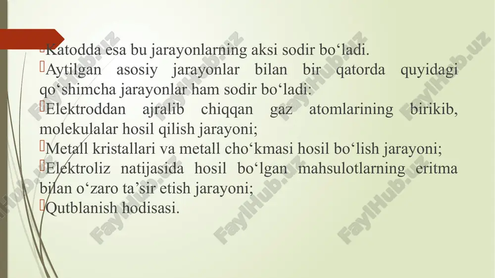 ta eritmasi orqali elektr toki yuborilganda, anodda (musbat qutbda) kislorod, katodda (manfiy qutbda) esa vodorod ajralib chiqadi. elektrodlar yuzasida ajralib chiqayotgan bu gazlar platina elektrodga adsorbsiyalanib, gaz elektrodlar — kislorod va vodorod elektrodlarini hosil qiladi. natijada, sulfat kislota eritmasiga tushirilgan kislorod va vodorod elektrodlaridan iborat quyidagi galvanik element vujudga keladi: pt(o₂)+ | h₂so₄ | h₂(pt) bu galvanik elementning elektr yurituvchi kuchi elektroliz davomida asta-sekin ortib boradi va, nihoyat, o‘zining eng yuqori qiymatiga yetadi. demak, yuqoridagi misolda qutblanishning sababi kimyoviy galvanik element vujudga kelishidadir. shu sababli, bunday qutblanish kimyoviy qutblanish deb ataladi. bu yerda ​ — qutblanish elektr yurituvchi kuchi. qutblanish elektr yurituvchi kuchi tashqi manbaning elektr yurituvchi kuchiga qarama-qarshi yo‘nalgan bo‘ladi. elektrolitli vannada konsentratsion galvanik element vujudga kelishidan ham qutblanish sodir bo‘lishi mumkin. agar elektrod qaytar bo‘lsa, ya’ni metal tarkibida shu metal ion bo‘lgan eritmaga tushirilsa, metal o‘zgarmaydi. masalan: cu+/cuso4/cu- zanjiridan elektrol tok o‘tkazilsa, katod qismida cu²⁺ ning konsentratsiyasi kamayadi, …