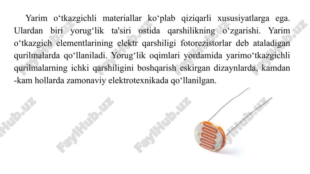 tashqi stimulyatorning moddasiga ta'sir qilish kerak. bunday stimulyator termal ta'sir yoki yorug‘lik bo‘lishi mumkin. yorug‘lik fotonlari ta'sirida yarimo‘tkazgich elektronlar bilan to‘yingan, buning natijasida u elektr tokini o‘tkaza oladi. elektron qancha ko‘p ishlab chiqarilsa, yarimo‘tkazgich materialining tokga qarshiligi shunchalik kam bo‘ladi. hozirgi quvvatning yoritishga bog‘liqligi rasmda ko‘rsatilgan. oqimning yoritishga bog‘liqligi grafigi fotorezistorlar ishi shu tamoyilga asoslanadi. elektronlarning shakllanishiga ko‘rinadigan yorug‘lik spektri ham, ko‘rinmas ham yordam beradi. bundan tashqari, fotorezistor yuqori energiyali infraqizil nurlariga sezgirroqdir. toza materiallar ko‘rinadigan nurga nisbatan past sezuvchanlik ko‘rsatadi. fotorezist qatlamining sezuvchanligini oshirish uchun unga har xil qo‘shimchalar qo‘shiladi, ular yarimo‘tkazgichning valentlik tasmasi ustida joylashgan yangilangan tashqi zonani hosil qiladi. elektronlar bilan bunday tashqi to‘yinganlik fotokonduktsiya oqimi bilan to‘yinganlik holatiga o‘tish uchun kam energiya talab qiladi. tashqi fotoelektrik effekt paydo bo‘ladi, bu ko‘rinadigan nurlanish spektri bilan rag‘batlantiriladi. qo‘shimchalarni tanlash orqali turli spektral diapazonlarda ishlash uchun fotorezistorlar yaratish mumkin. fotorezistor spektral sezuvchanlikka ega. agar yorug‘lik to‘lqin uzunligi o‘tkazuvchanlik zonasidan …