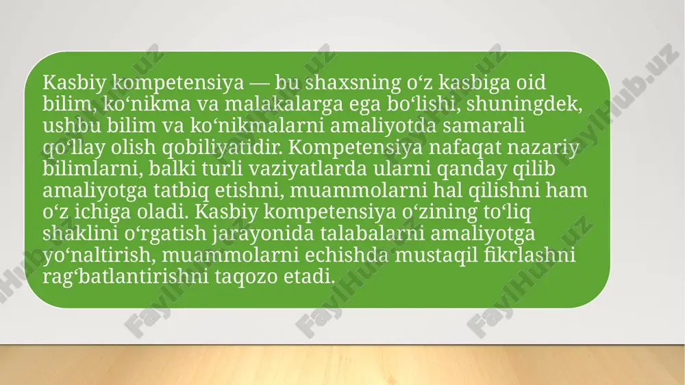 atlarda qanday ishlash kerakligini ham o‘rgatish muhimdir. afzalliklari: o‘quvchilar nafaqat nazariy bilimlarni, balki amaliy ko‘nikmalarni ham egallaydilar, bu esa ularni mehnat bozorida muvaffaqiyatli ishlashga tayyorlaydi. kamchiliklari: ba’zi hollarda amaliy mashg‘ulotlarga vaqtning yetishmasligi yoki resurslar yetarli bo‘lmasligi mumkin. pedagogik yondashuvda o‘qituvchining roli katta. o‘qituvchilar kasbiy kompetensiyaning shakllanishida, talabalarni nazariy va amaliy bilimlar bilan ta’minlashda va ularning o‘z kasblariga bo‘lgan munosabatlarini shakllantirishda muhim rol o‘ynaydi. pedagogik yondashuvda o‘quvchilarga kasbiy tayyorgarlik jarayonida doimiy yo‘riqnomalar va maslahatlarga e’tibor qaratiladi. afzalliklari: o‘qituvchining amaliyotda yo‘l-yo‘riq ko‘rsatishi o‘quvchilarning o‘zlashtirish jarayonini osonlashtiradi. kamchiliklari: o‘qituvchining malakasi va tajribasi bu yondashuvda muhim rol o‘ynaydi, shuning uchun har doim ham o‘qituvchilar yetarli bo‘lmasligi mumkin. bilim kasbiy kompetensiyaning asosiy komponentlaridan biridir. bilimlar o‘quvchining o‘z kasbi bilan bog‘liq nazariy va amaliy tushunchalarini o‘z ichiga oladi. bu bilimlar kasbni o‘rganishda fundamental rol o‘ynaydi, chunki ular o‘quvchiga ma’lum bir kasbiy faoliyatni qanday amalga oshirishni tushunishga yordam beradi. kasbiy bilimlar: o‘quvchilar o‘z kasbi bilan bog‘liq bilimlarni …