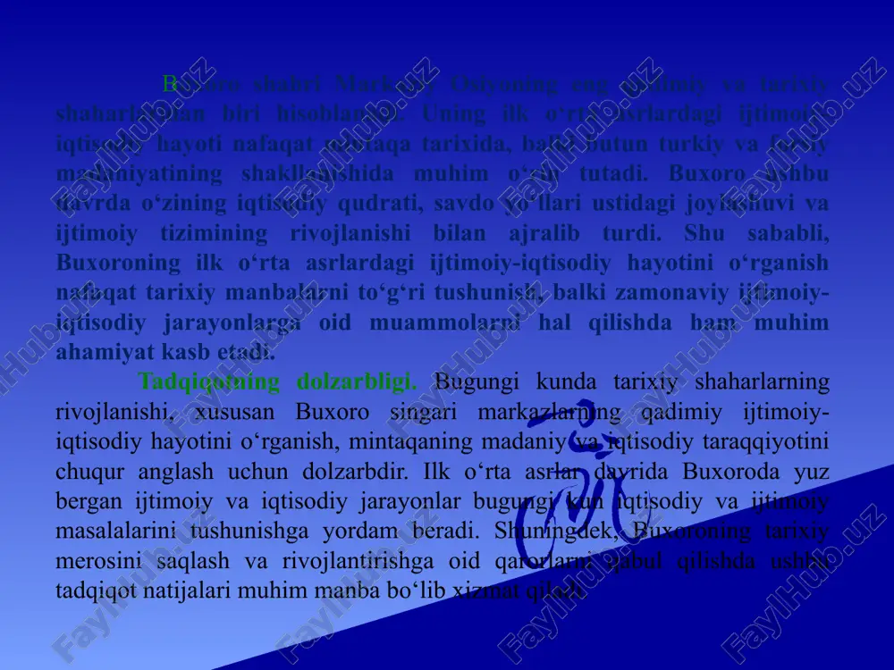 edi: ziroatchilar (dehqonlar), hunarmandlar, savdogarlar, ruhoniylar (dindorlar), harbiylar va hukmdor tabaqasi (ashrof). har bir qatlam jamiyatda o‘z o‘rniga ega bo‘lib, umumiy ijtimoiy tizimda o‘ziga xos rol o‘ynagan. i bob. buxoroning ilk oʻrta asrlardagi ijtimoiy hayoti. dehqonlar va yer egalari jamiyatning iqtisodiy tayanchi edi. ular sug‘orma dehqonchilik bilan shug‘ullanishgan, ziroat maydonlarida bug‘doy, arpa, tariq, paxta, meva-sabzavot yetishtirishgan. sug‘orma dehqonchilik tizimi ariq va korizlar yordamida suvlantirish orqali yo‘lga qo‘yilgan. dehqonlar mulkdorlar yerida ishlaganlar, ayrim hollarda o‘zlarining mayda yer uchastkalariga ega bo‘lishgan. ular ishlab chiqarish vositalarining egasi bo‘lmaganligi sababli, asosan ijara to‘lovlari va soliqlar bilan boqimandalikka tushib qolishgan. shahar va qishloqlarda hunarmandchilik ham rivoj topgan sohalardan bo‘lib, kulollik, temirchilik, zargar, charmsozlik va to‘quvchilik keng tarqalgan edi. hunarmandlar mahallalarda joylashgan bo‘lib, ko‘pincha o‘z kasbining sir-asrorini avloddan avlodga o‘rgatishgan. ular o‘zaro gildiyalarga (ustoz-shogird tizimi asosidagi kasb uyushmalariga) birlashgan va bu tizim jamiyatda ularning mavqeini belgilab bergan. buxoroda ijtimoiy hayot faqat erkaklar bilan cheklanmagan. ayollar jamiyatda …